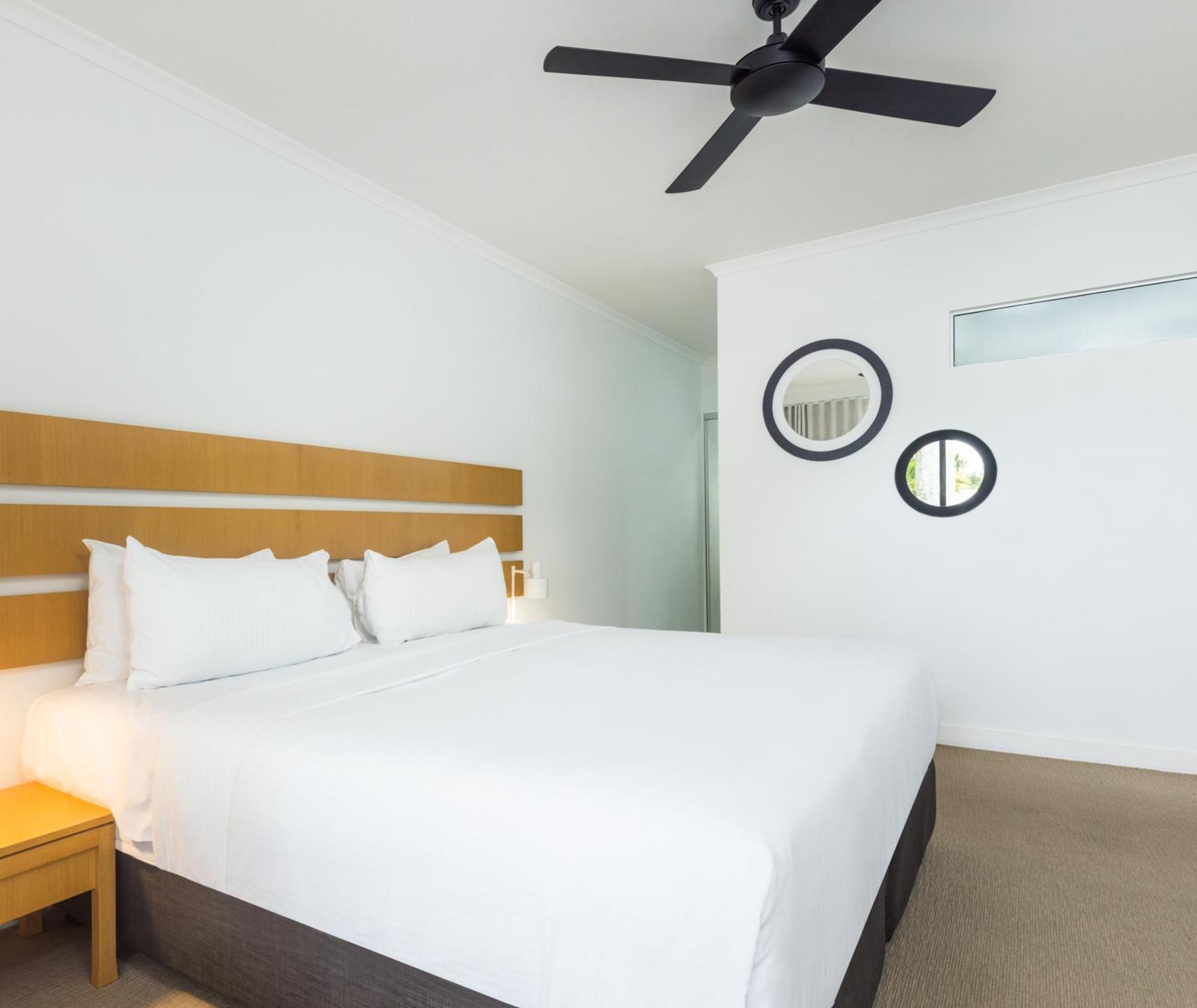 One-Bedroom Apartment with Pool View,1666643289:JPEG