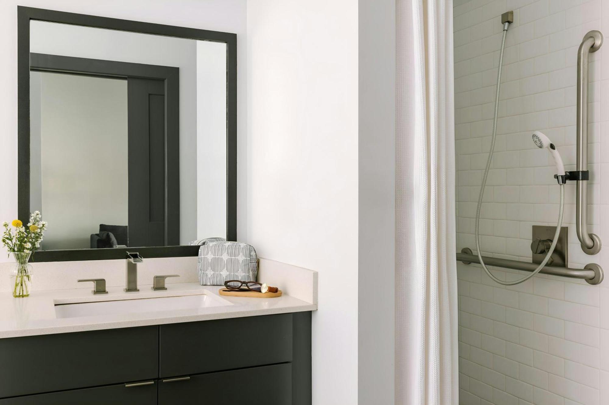 Studio Apartment Queen Bed Balcony Mobility Accessible Roll Shower