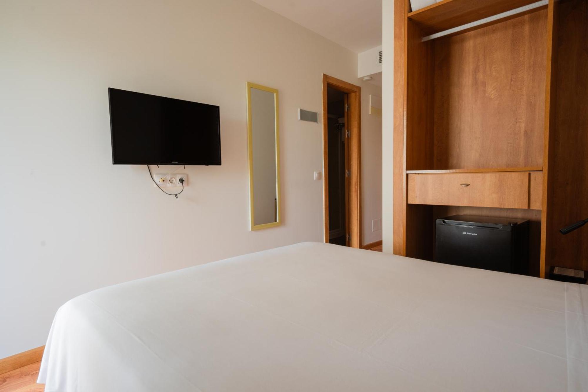 Single Room with Balcony - Unlimited Breakfast Brunch,1667433467:JPEG