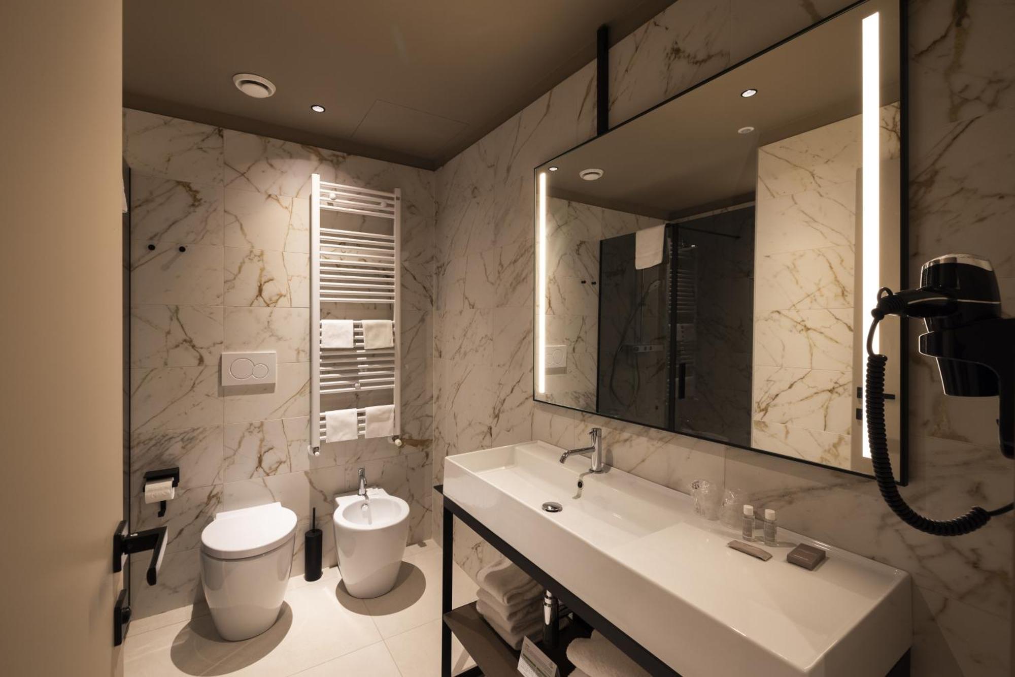 Twin Room,1668326172:JPEG