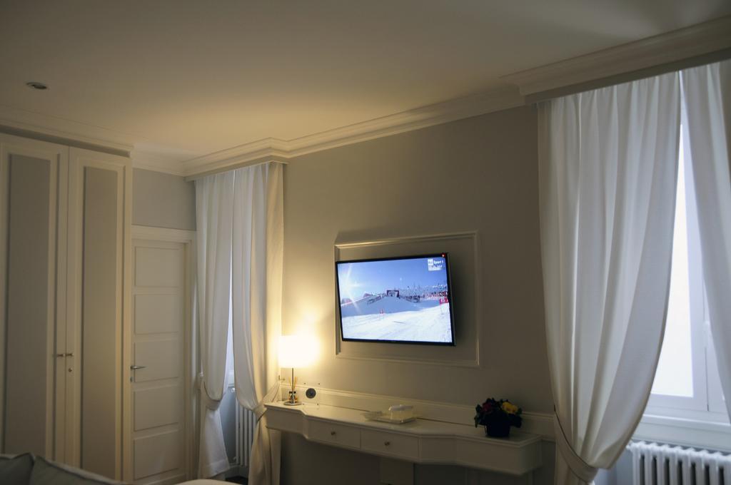 White Junior Suite