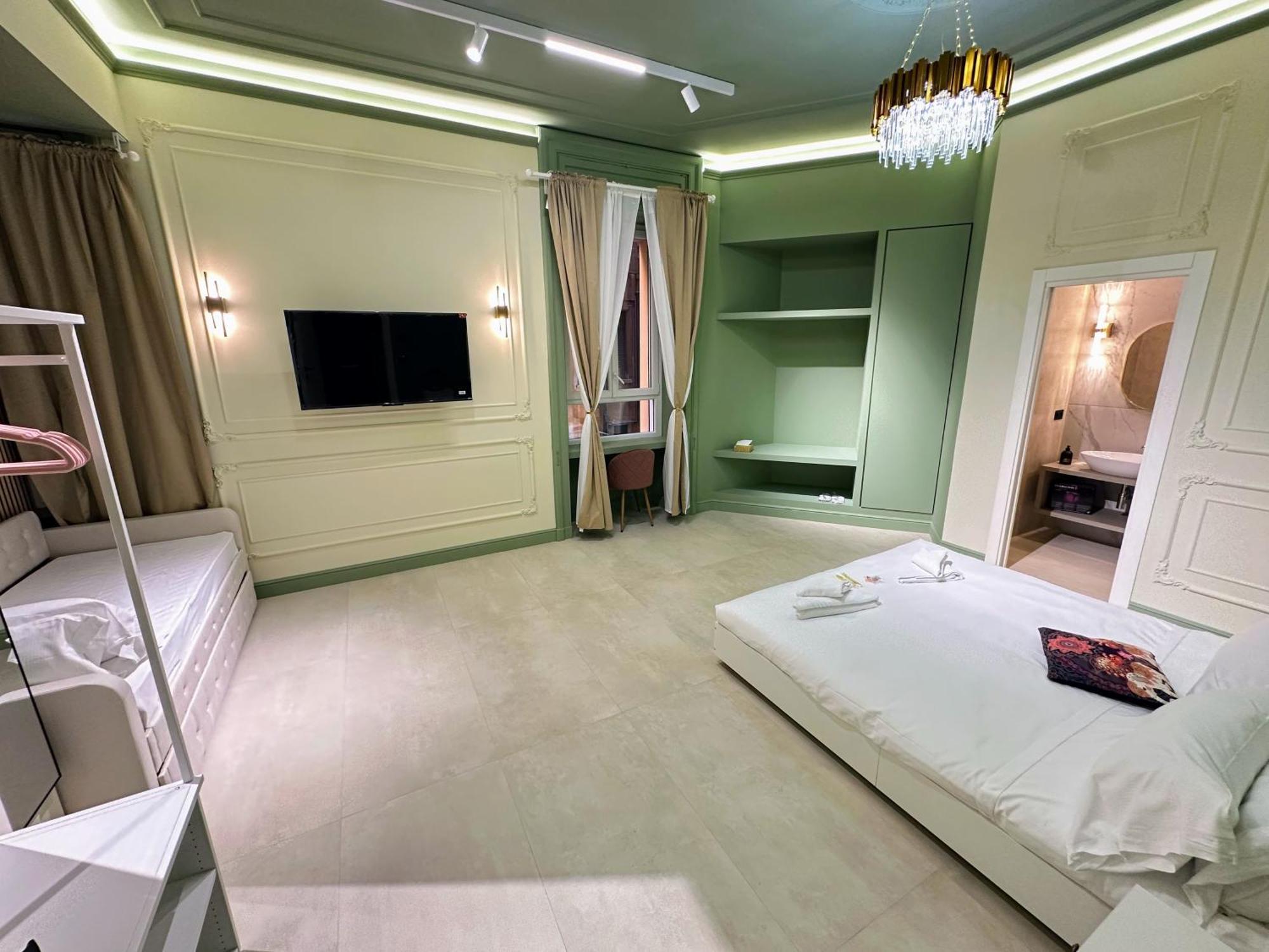 Quadruple Room with Private Bathroom
