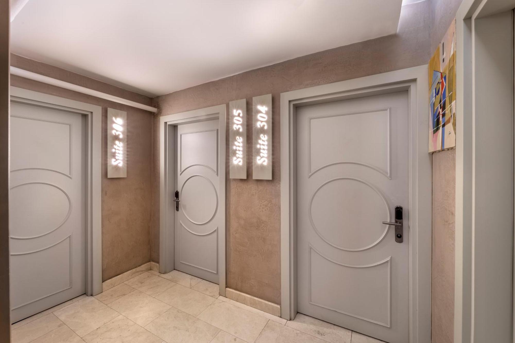 Deluxe Apartment