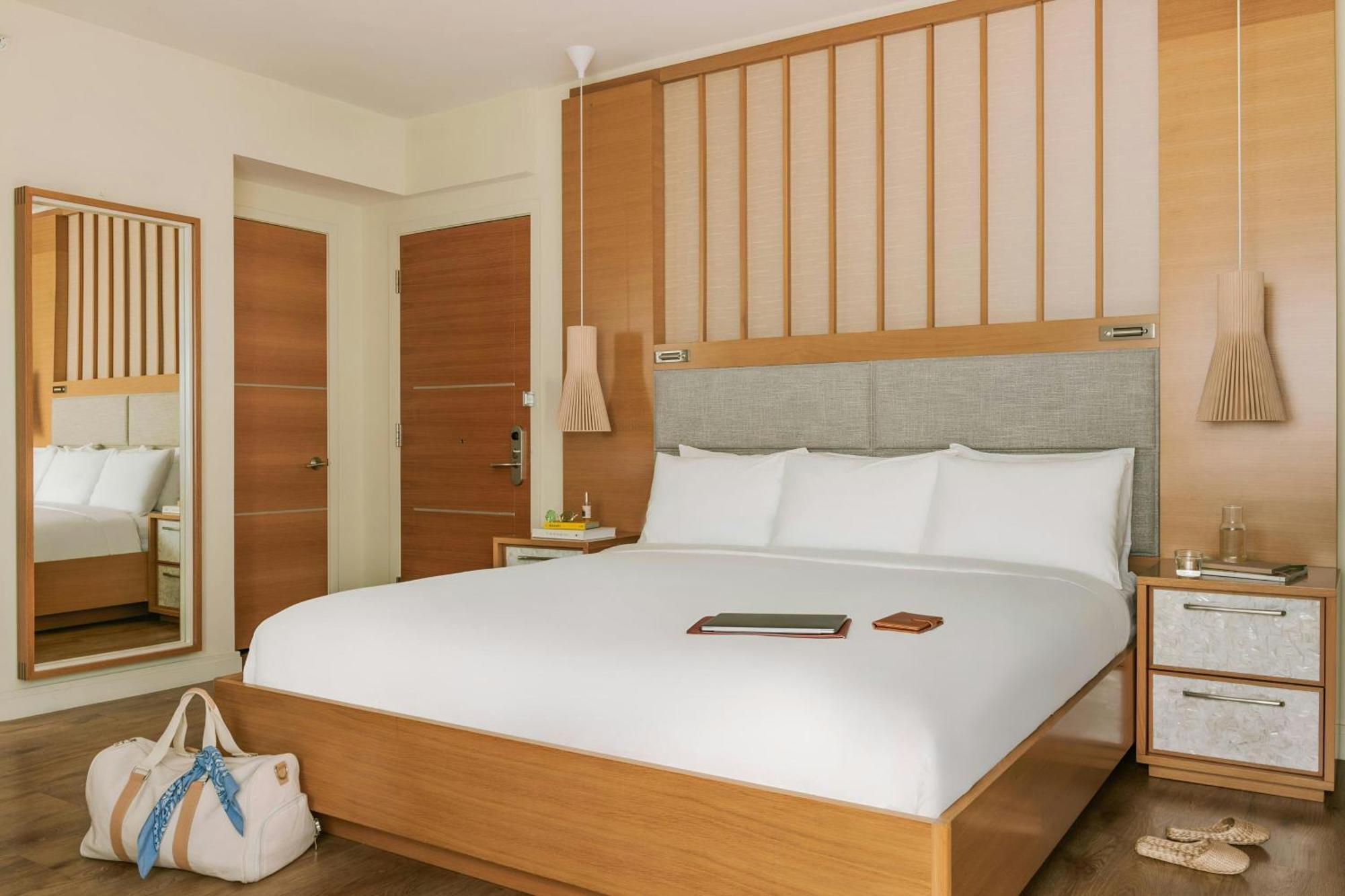 King Room Mobility Hearing Accessible Roll Shower