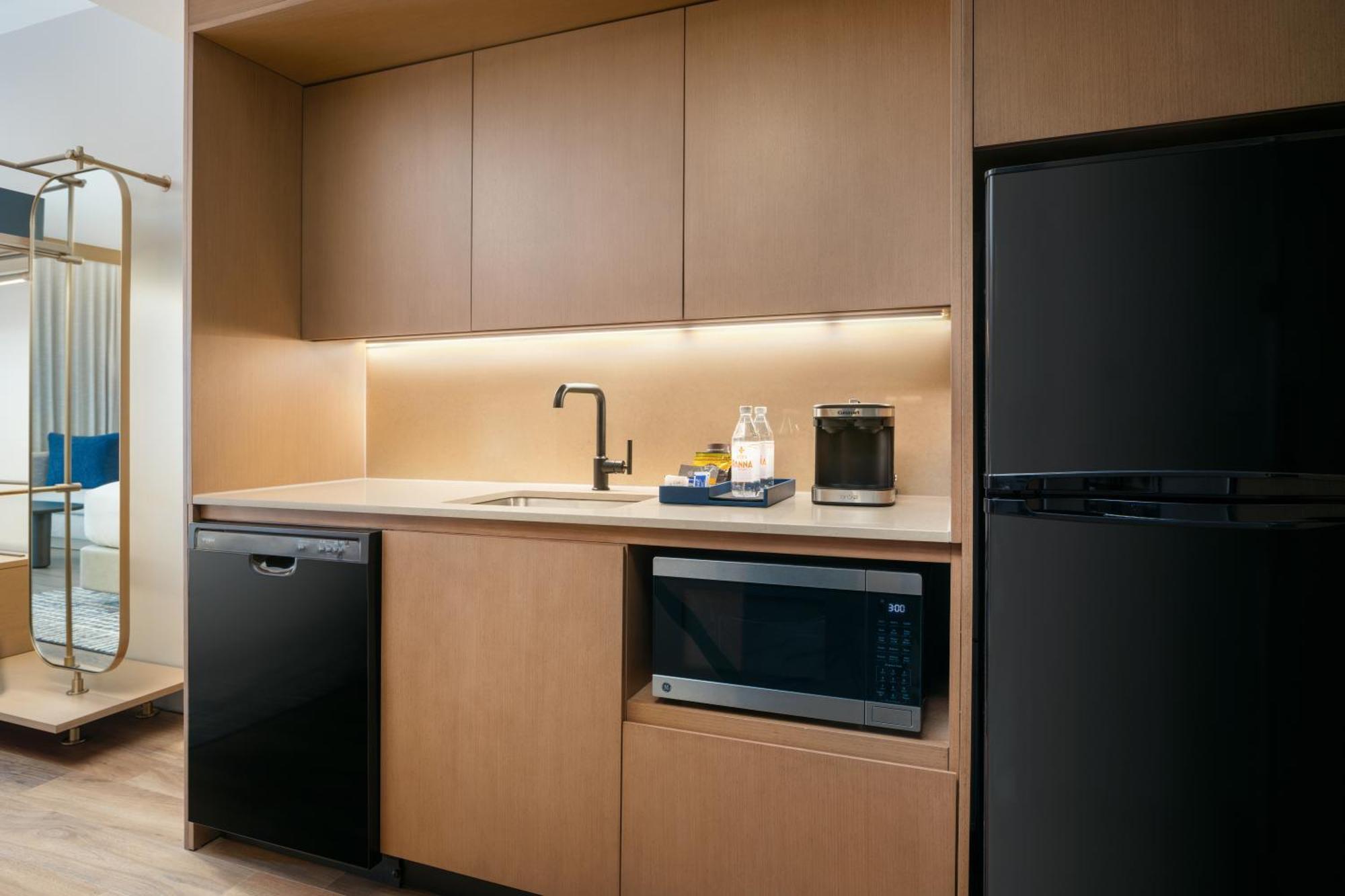 King Studio with Kitchenette - Hearing Accessible