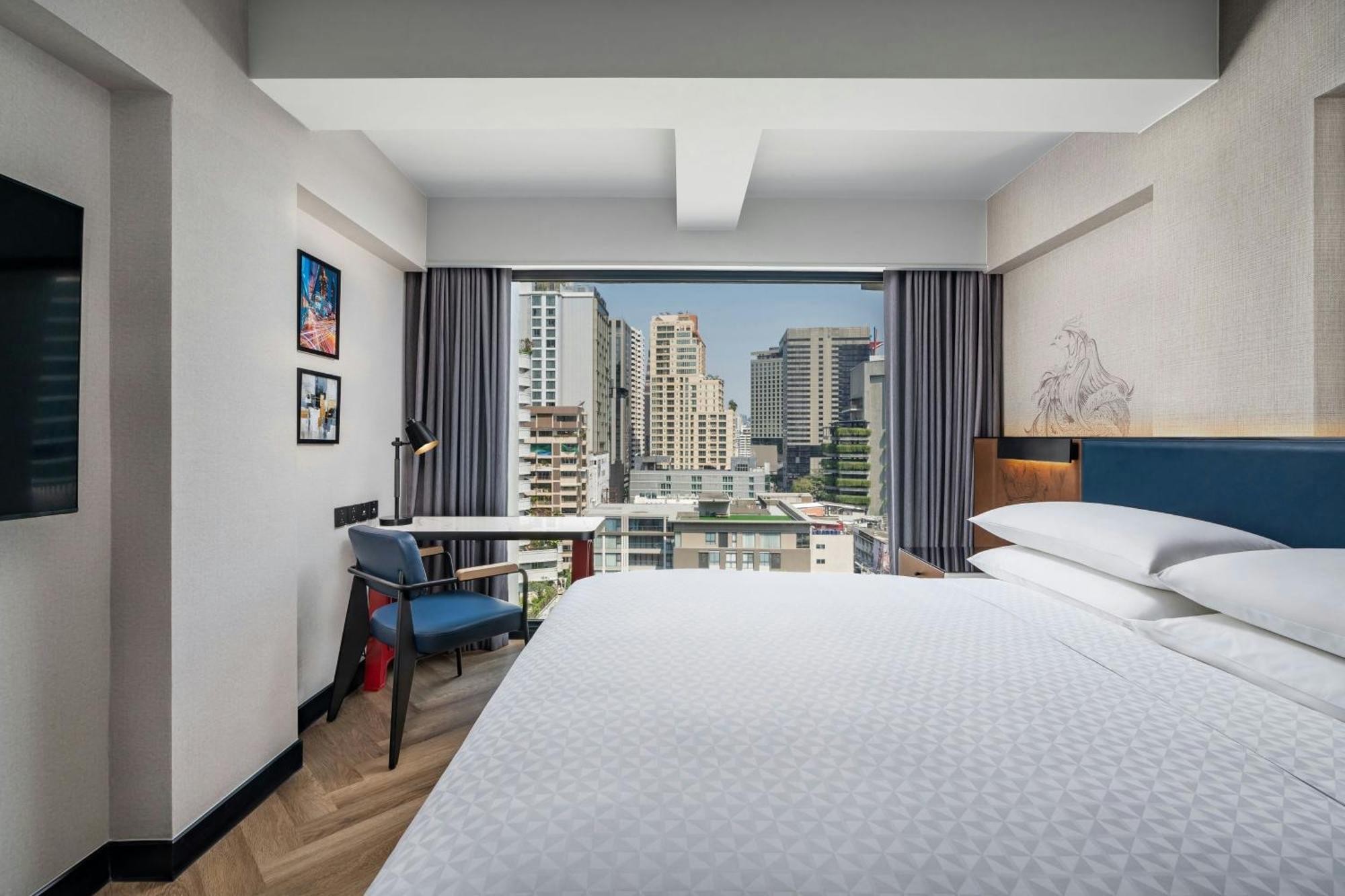 Deluxe Room, 1 King, City view