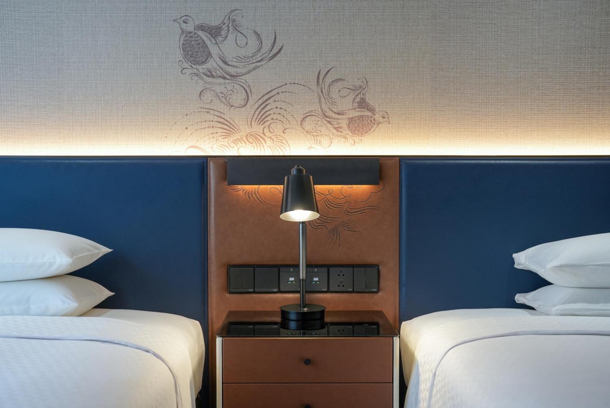 Deluxe Premier Room, 2 Double, City view
