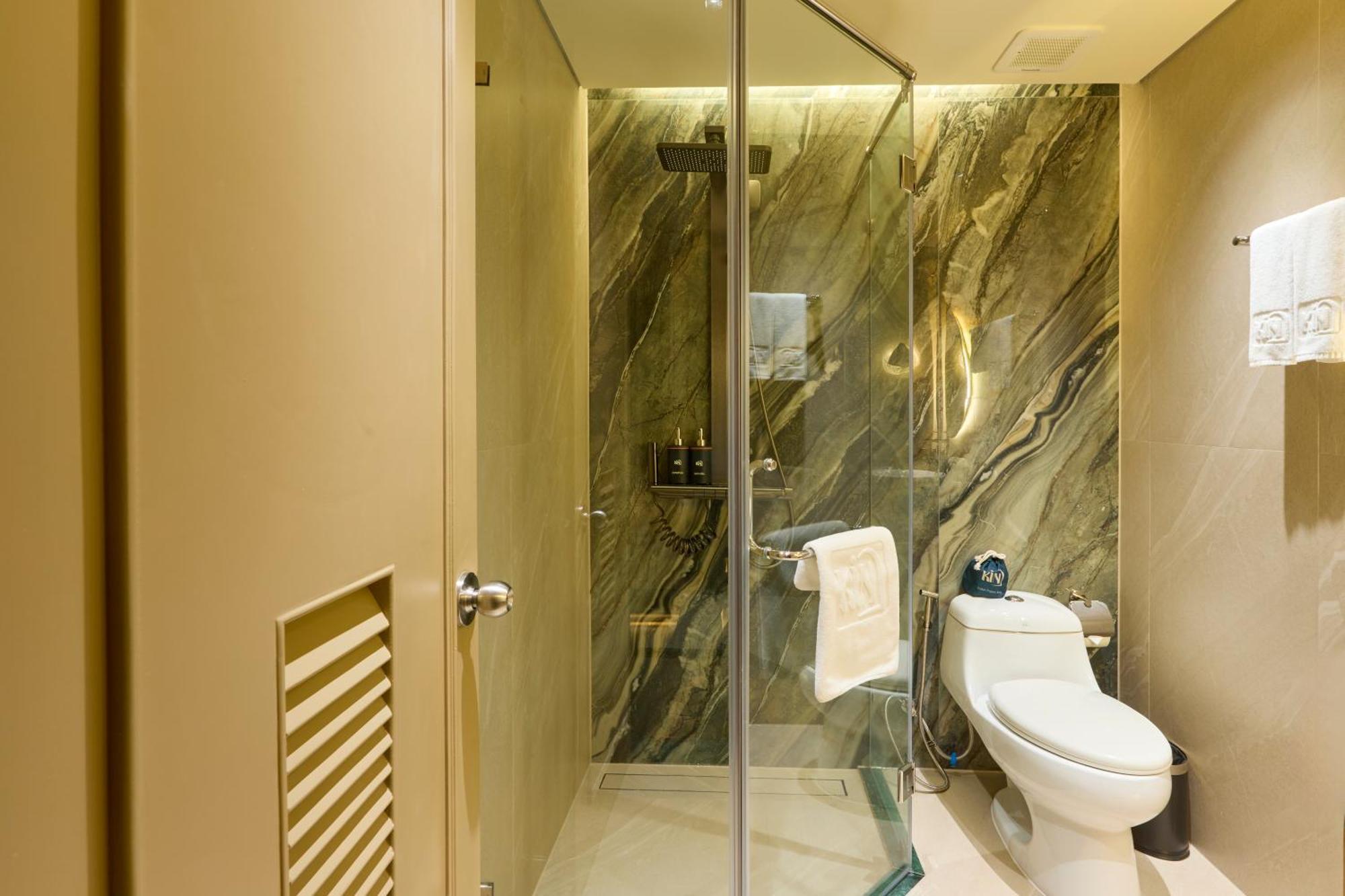 Premier Double City View with free daily minibar