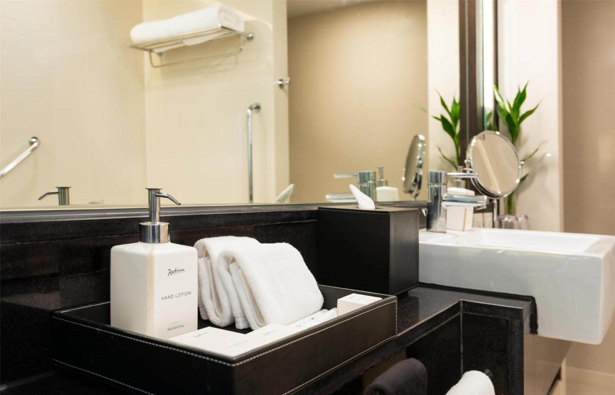 One-Bedroom Suite with Balcony,1672575621:JPEG