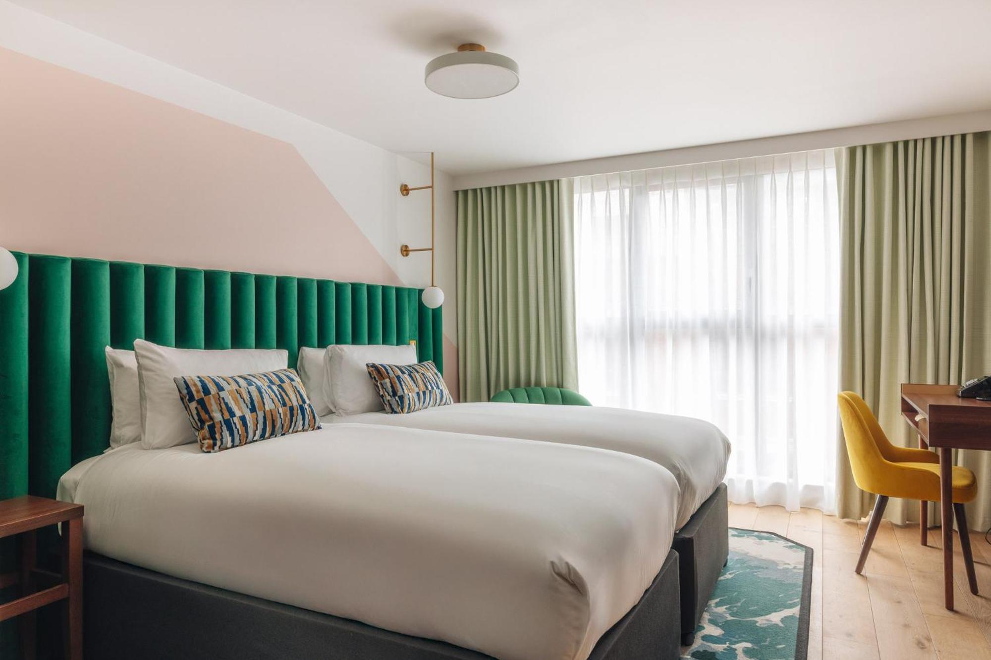 Standard Room with Two Single Beds