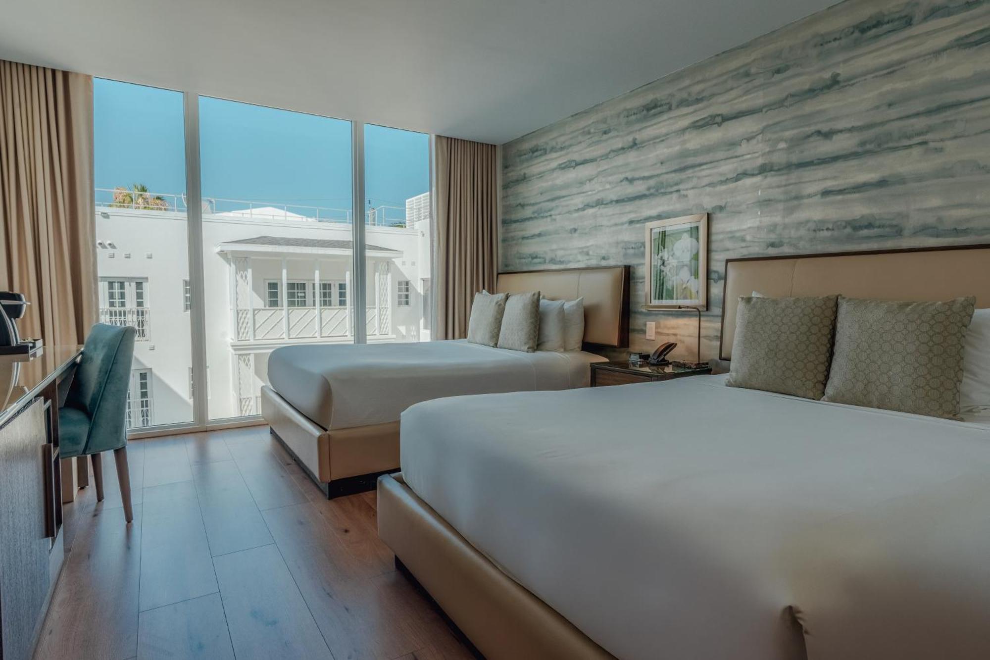 Deluxe Poolside Upper Floor Double Queen