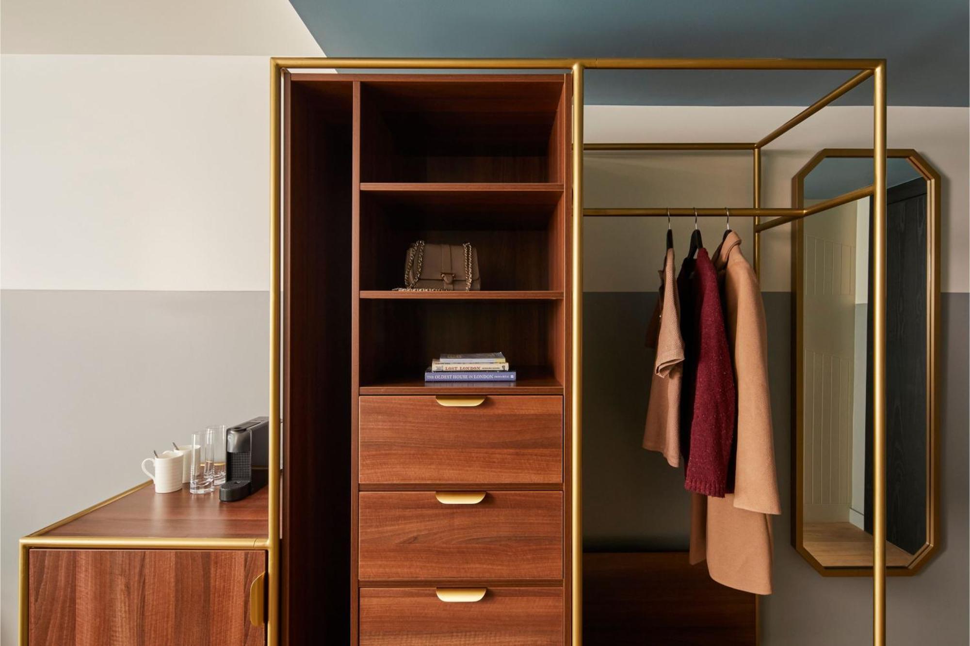 Standard Queen Room