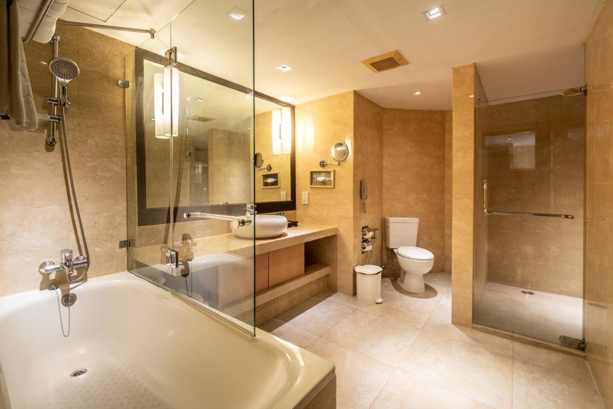 Grand King Suite