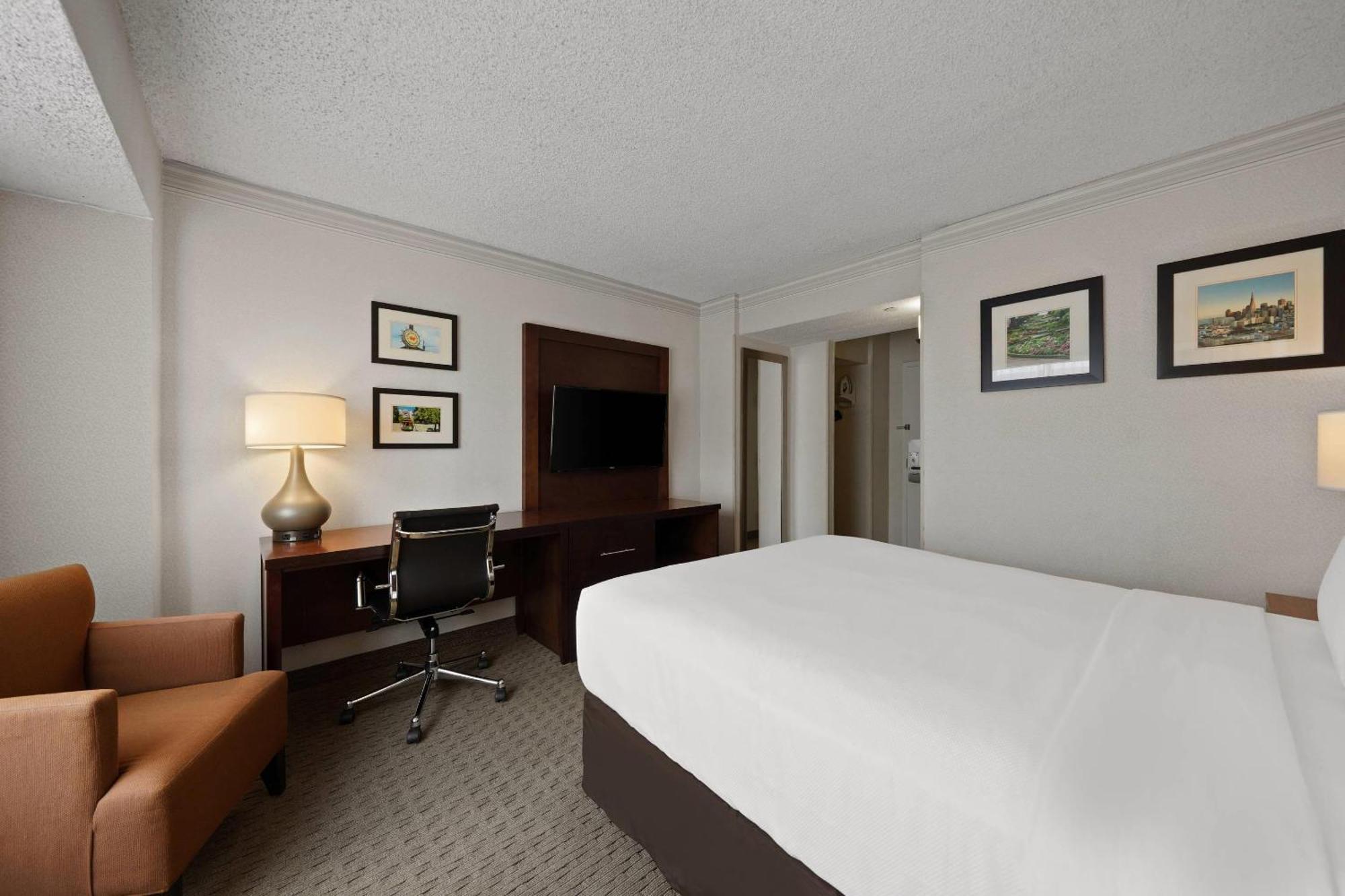 Queen Room - Upper Floor Non-Smoking