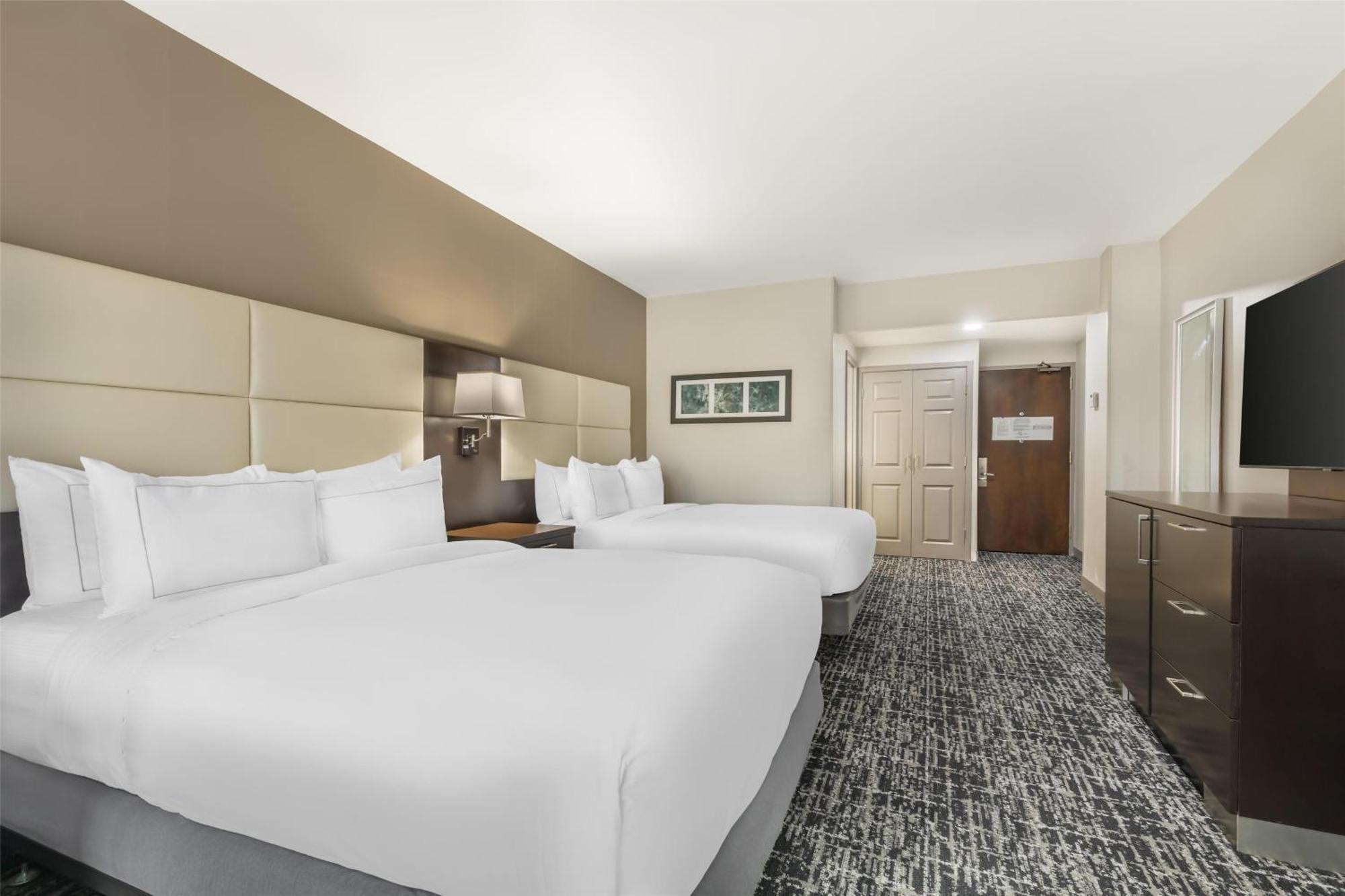 Queen Room with Two Queen Beds and Sofa Bed - Non-Smoking