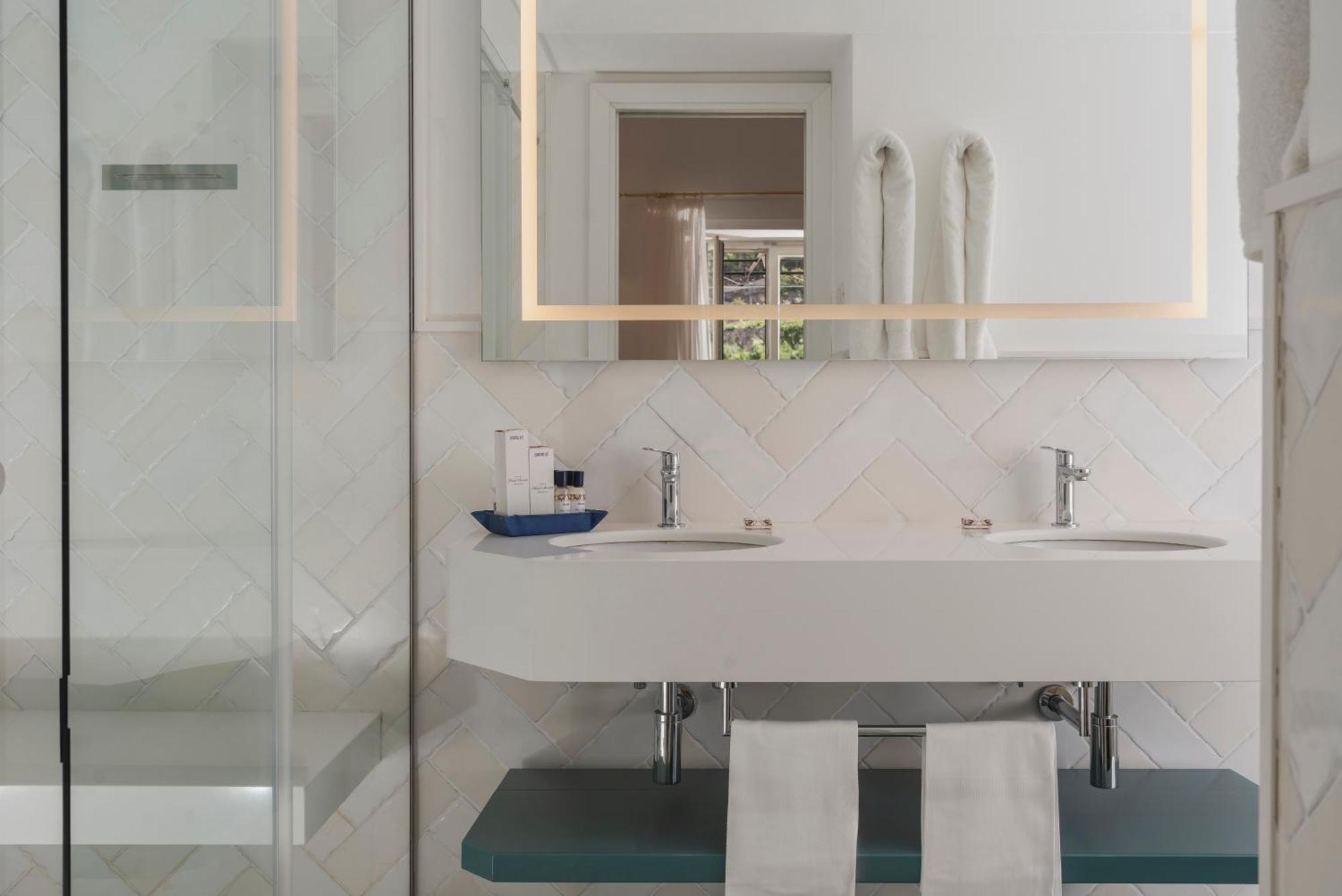 King Room with Spa Bath