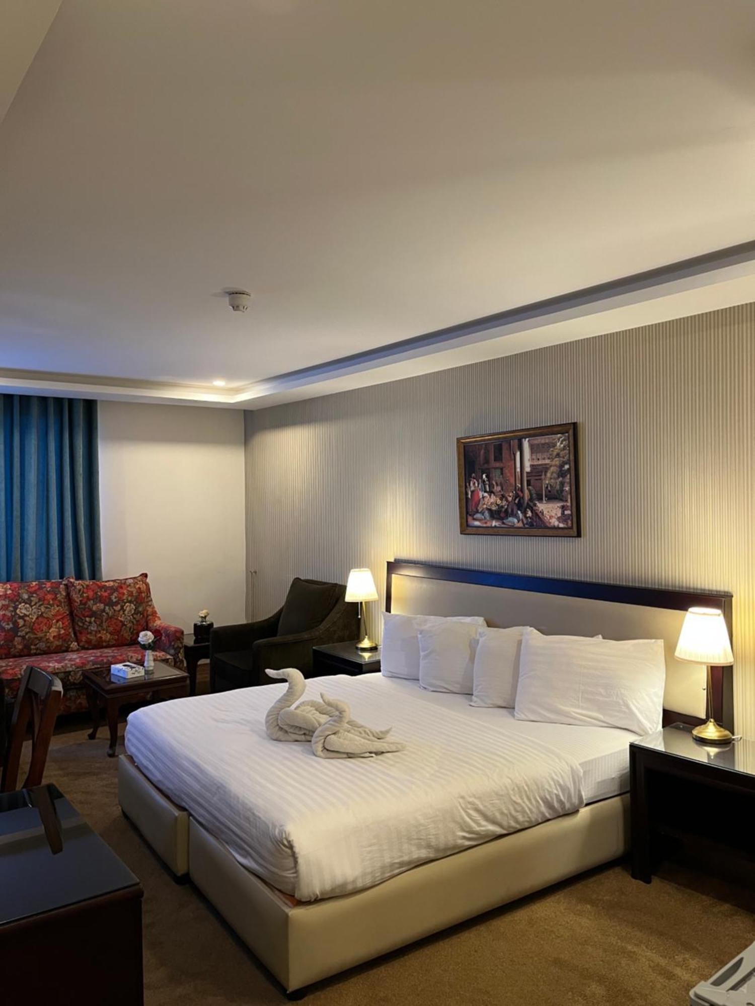 Deluxe Double Room (2 Adults + 1 Child)