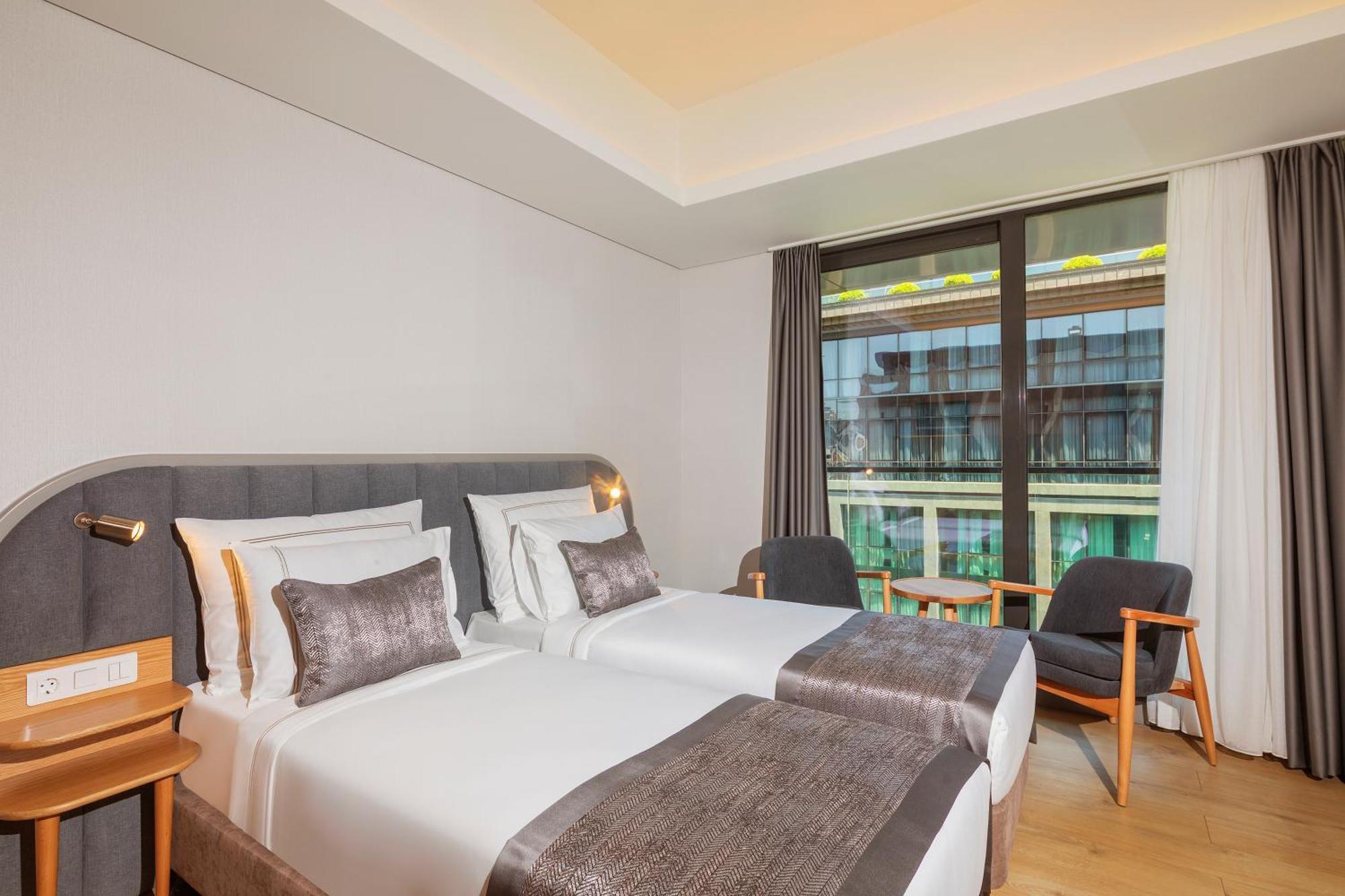 One-Bedroom Apartment with Balcony