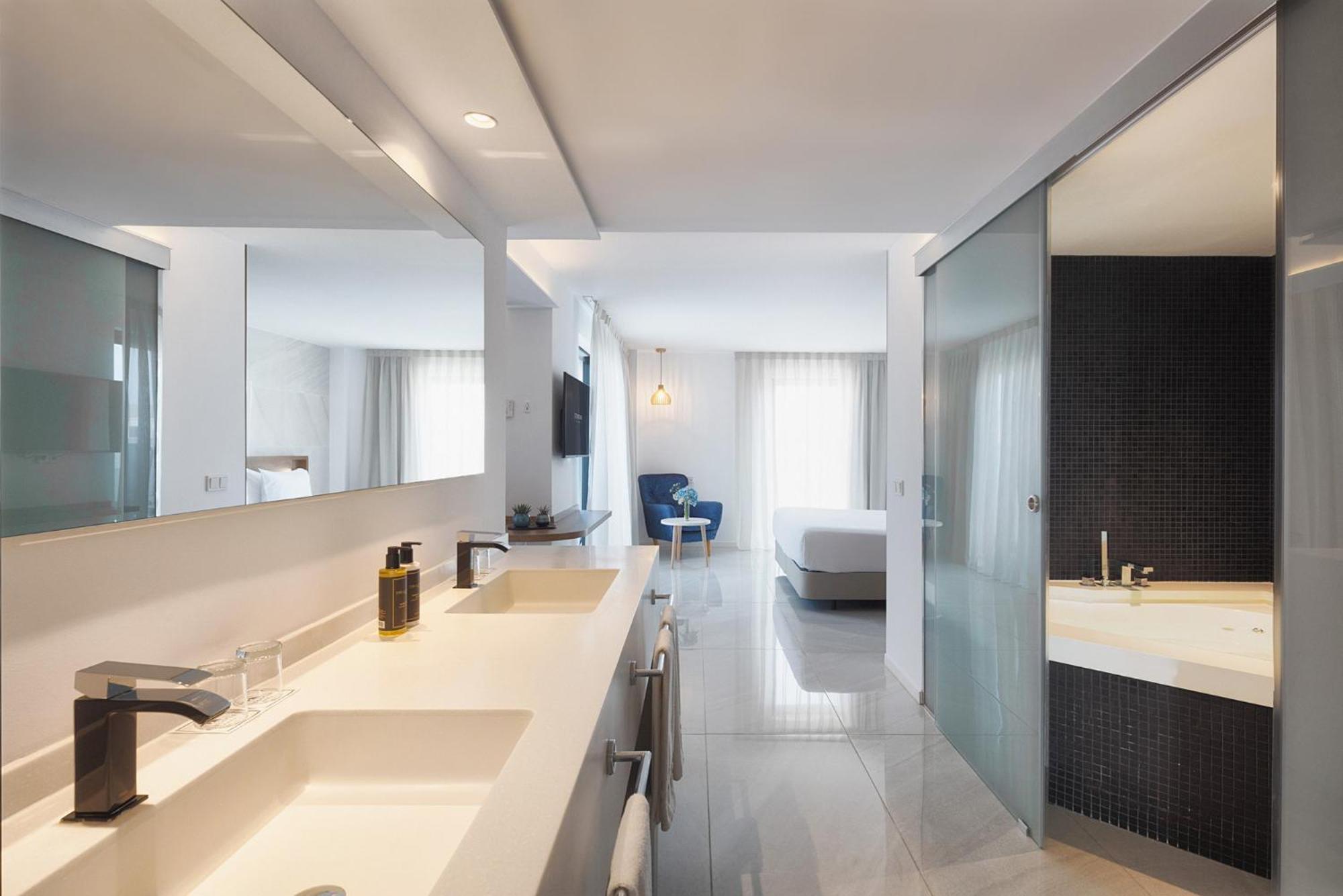 Presidential Suite Outdoor Jacuzzi