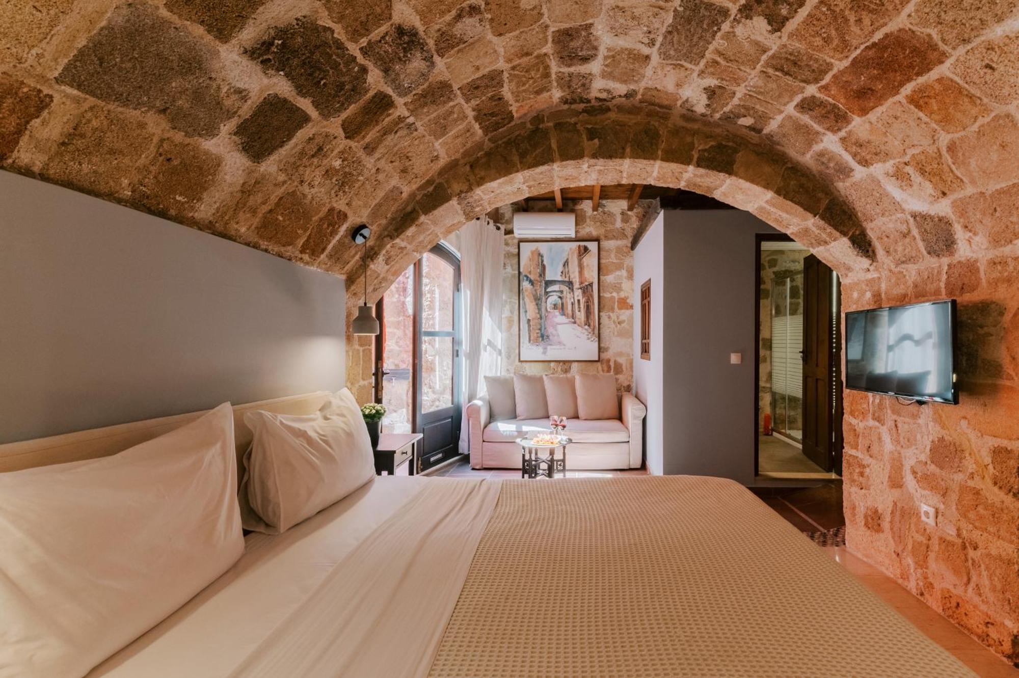 Suite,1679586991:JPEG