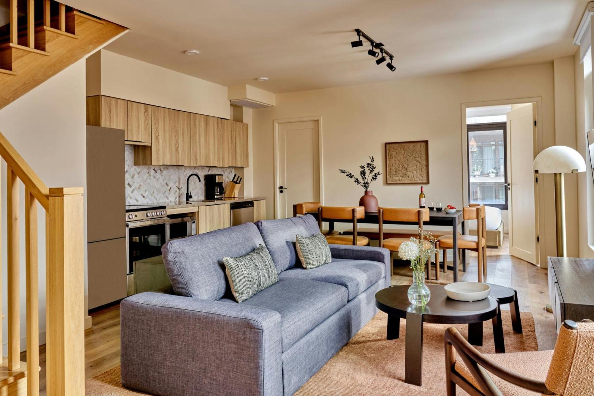 Three-Bedroom Apartment with Three Queen Beds and Sofa Bed