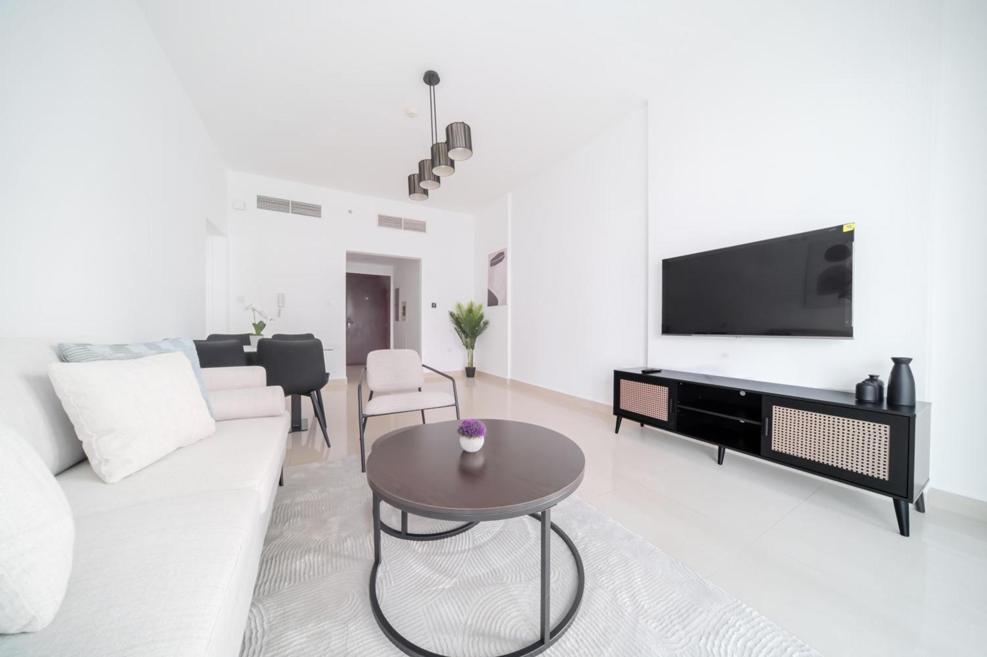 Deluxe One-Bedroom Apartment