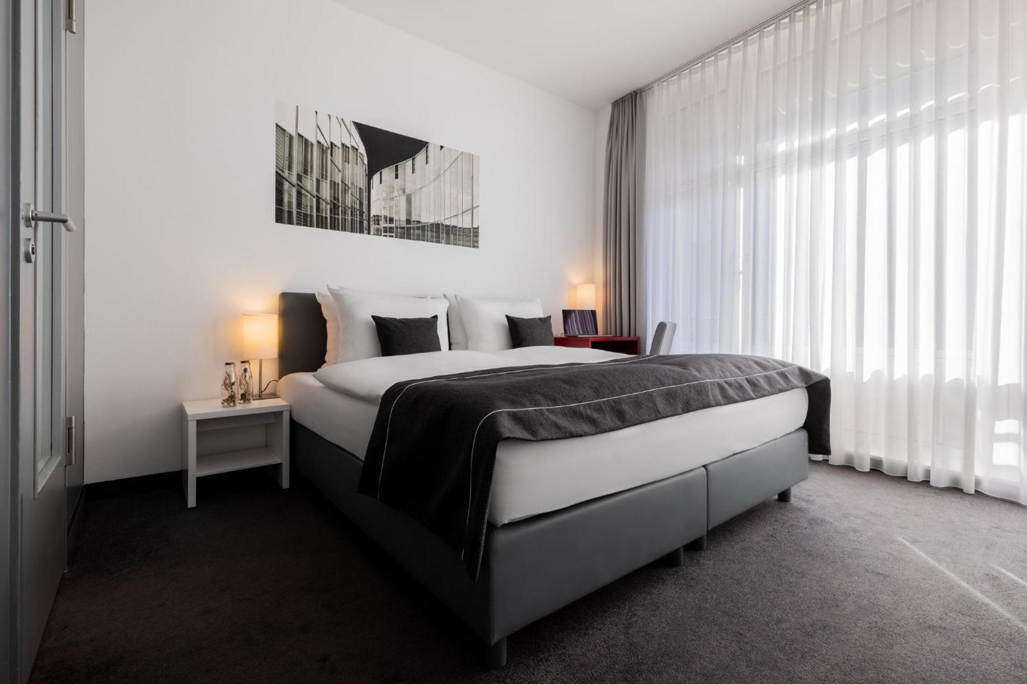 Standard Queen Room