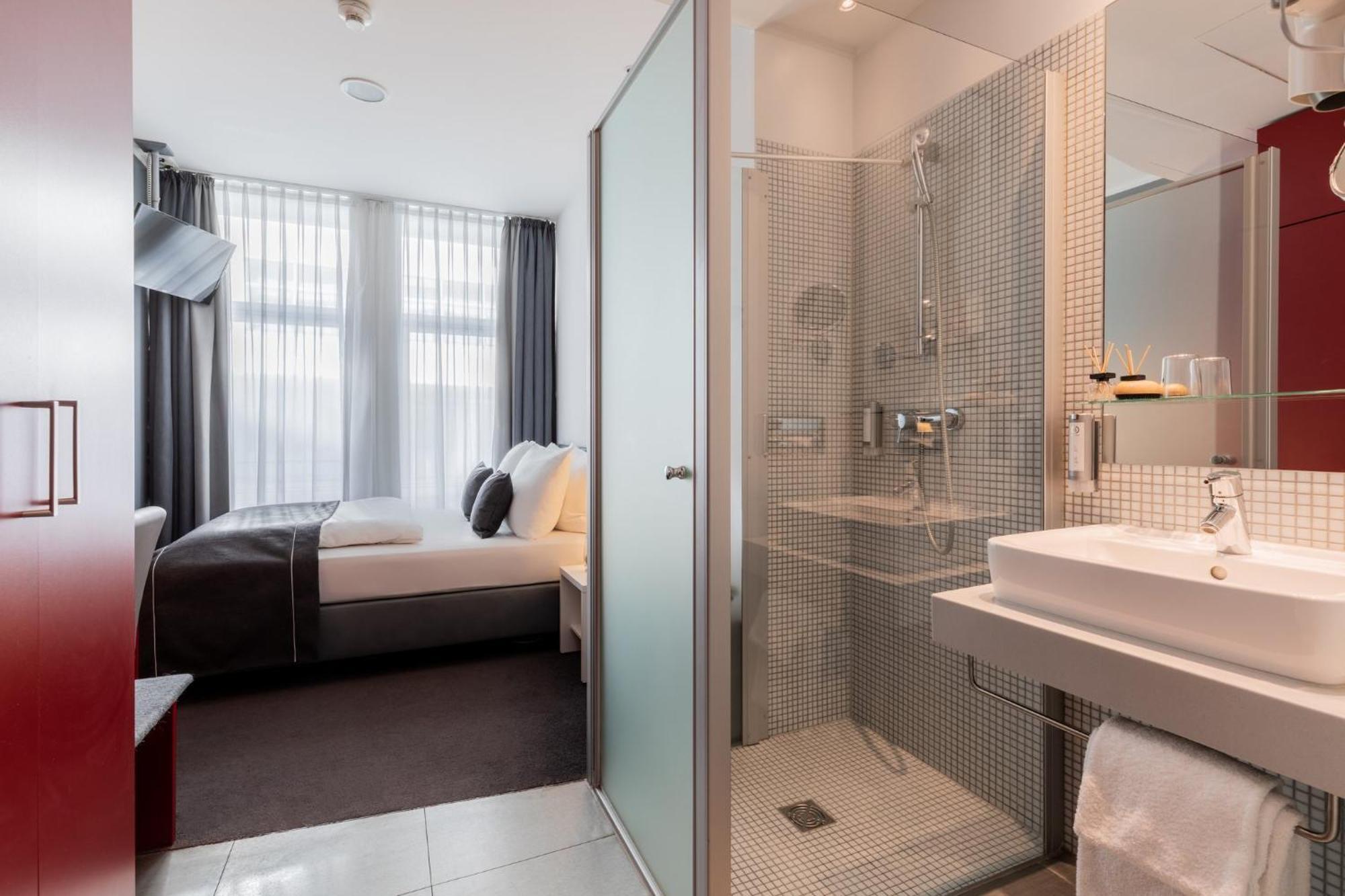 Standard Room with Two Single Beds