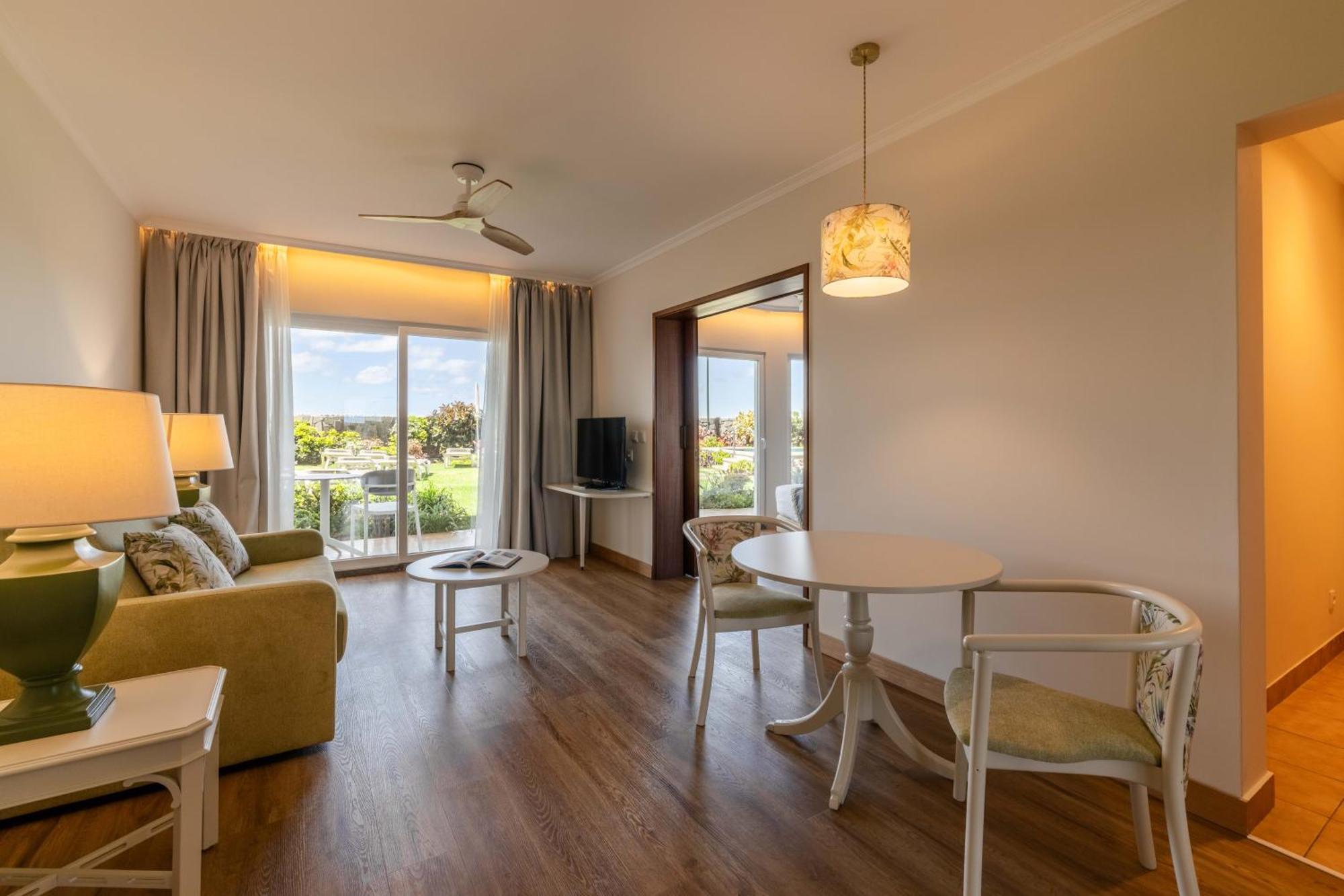 Junior Suite (2 Adults + 2 Children)