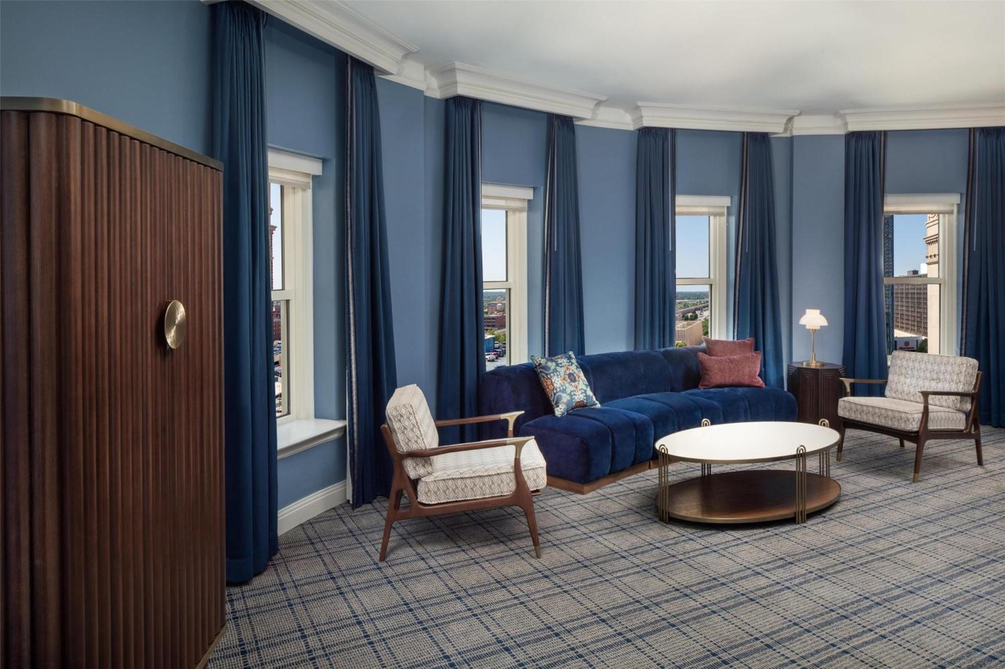 One-Bedroom Rotunda King Suite