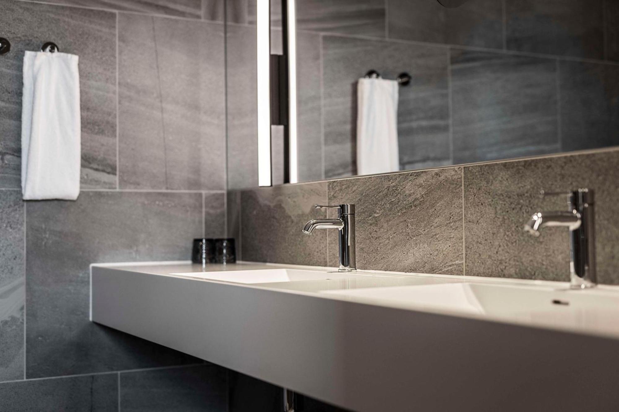 Executive Suite - Wellness and pool access excluded