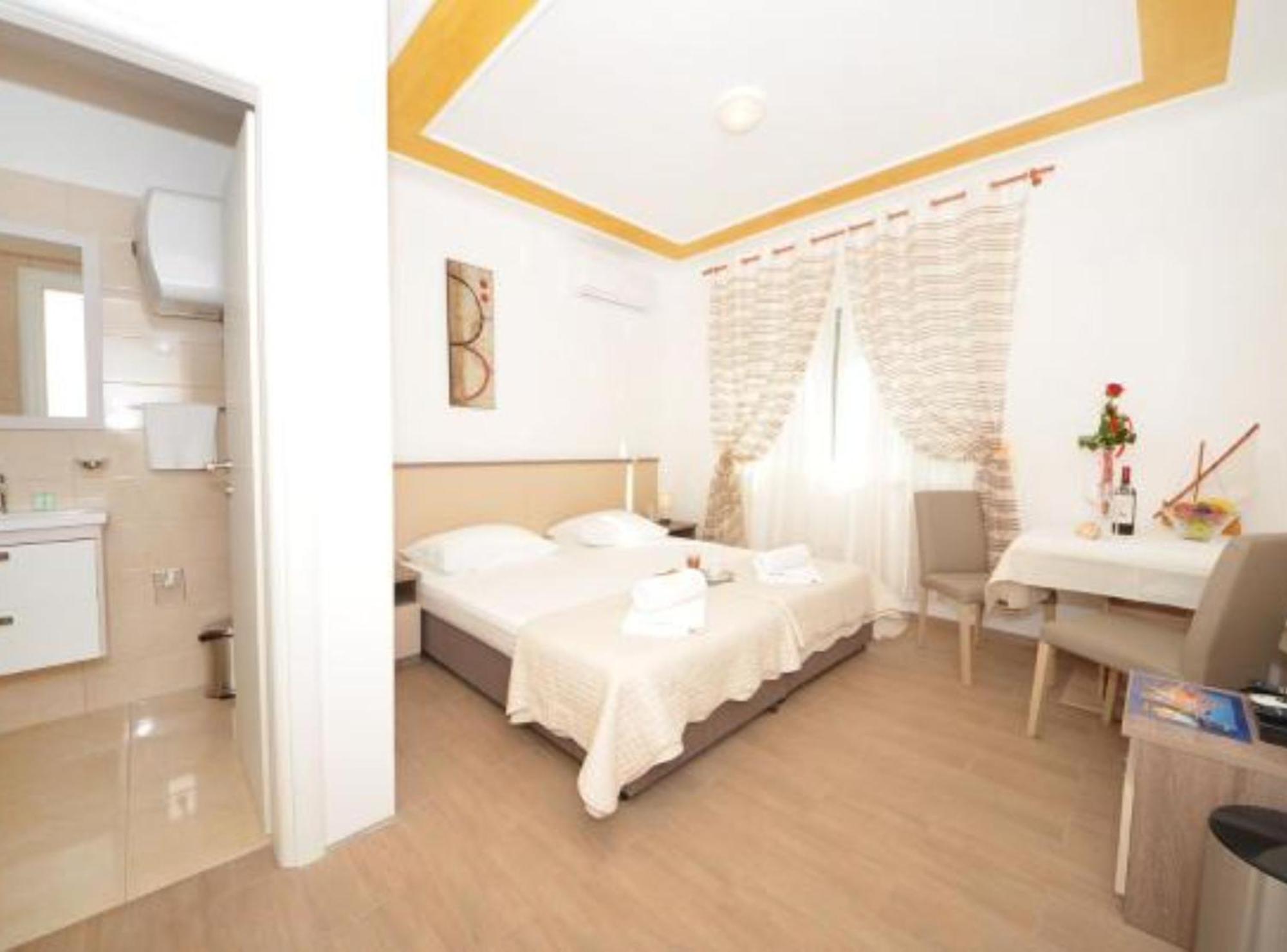 Twin Room with Private Bathroom