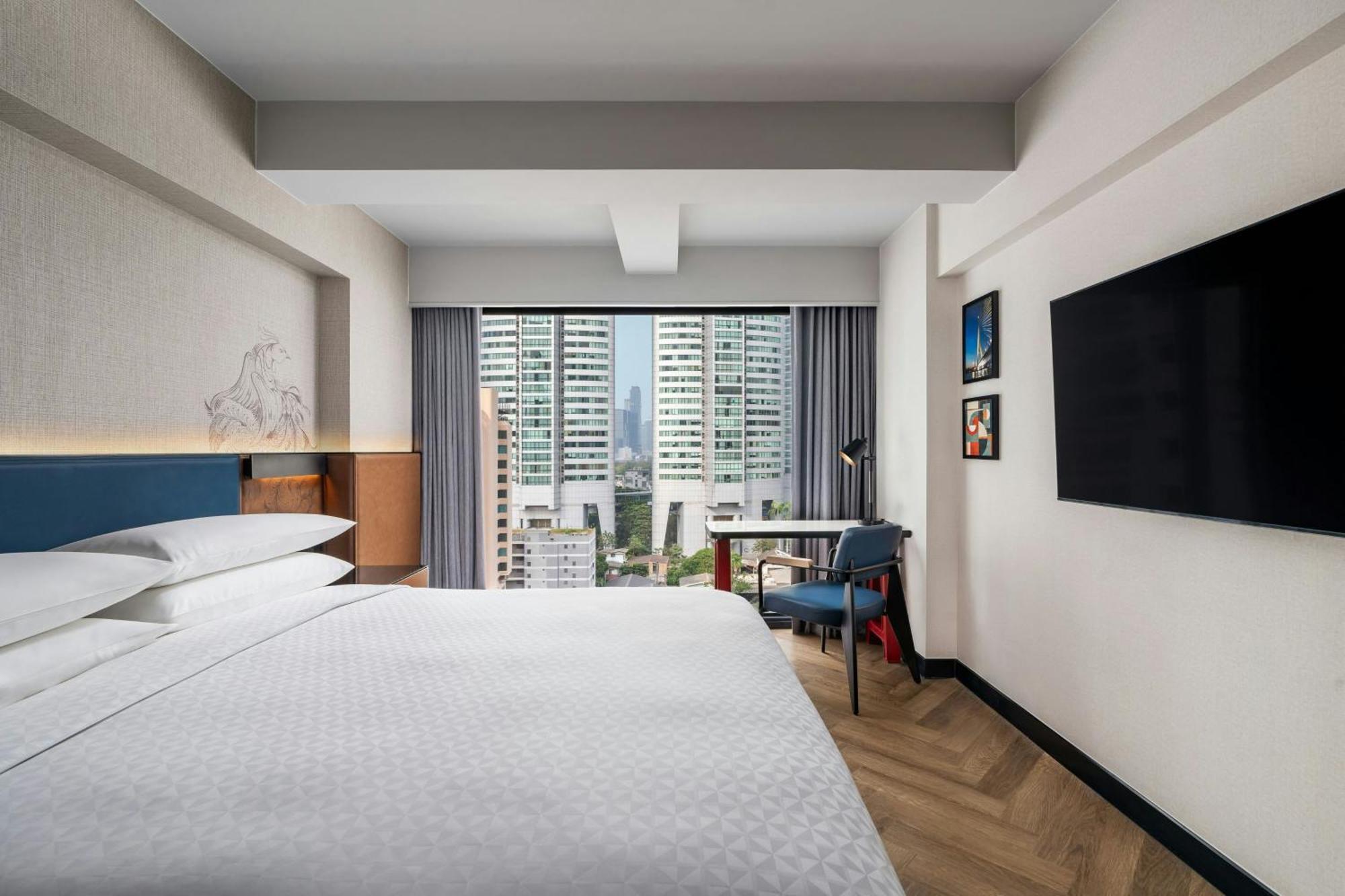 Deluxe Premier Room, 1 King, City view