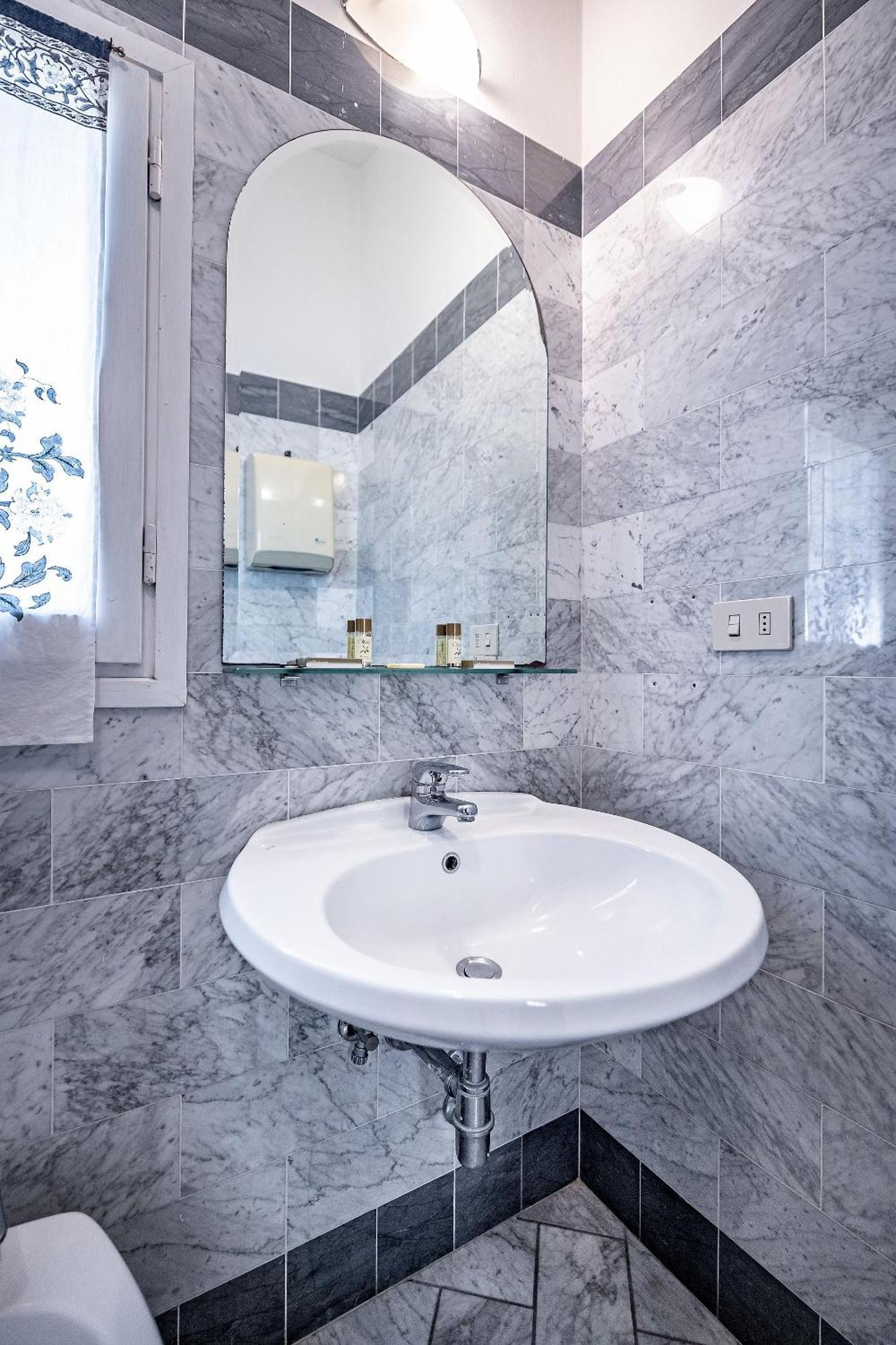 Double Room with Private External Bathroom,1687454603:JPEG