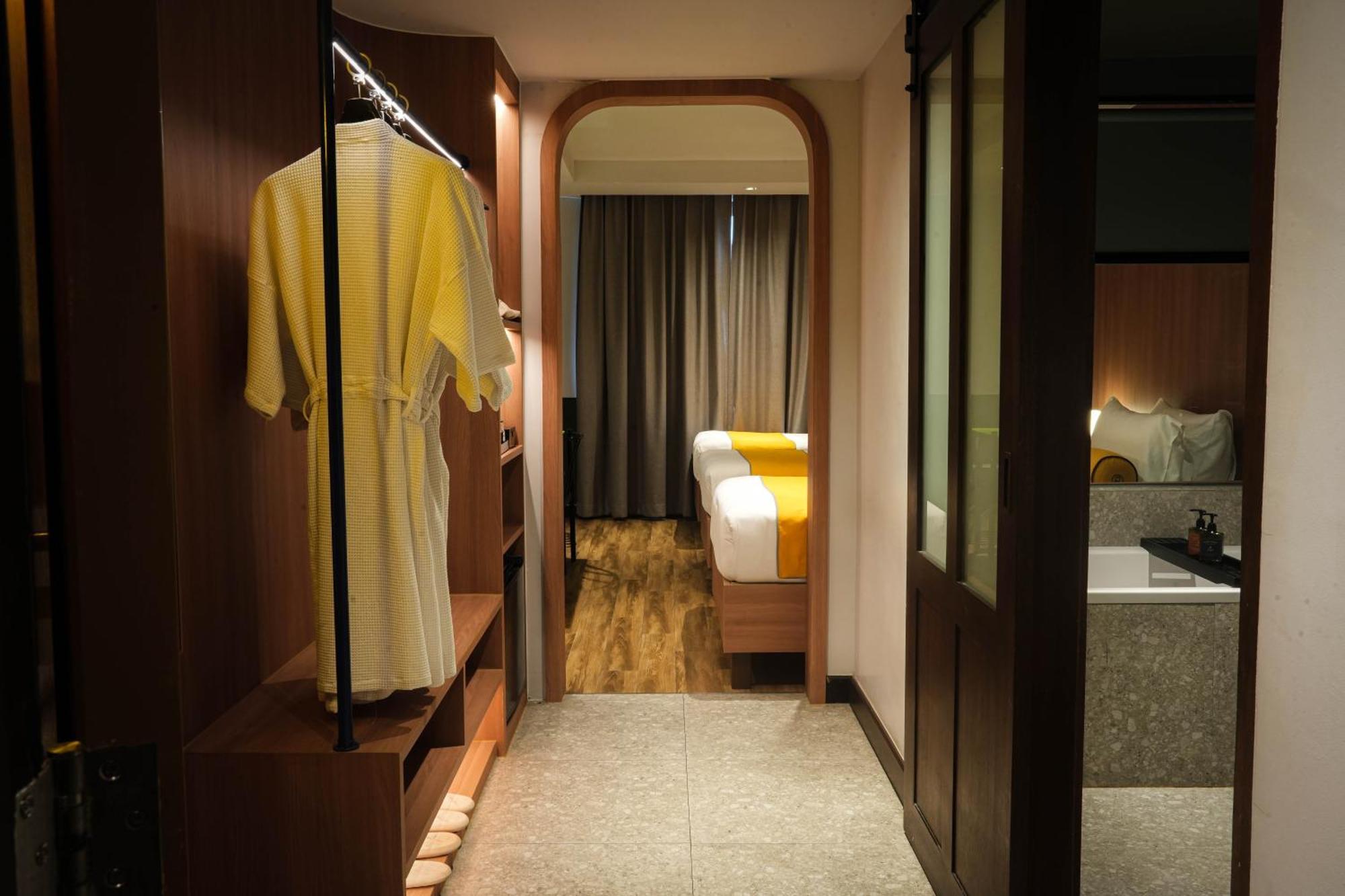 Deluxe Triple Room