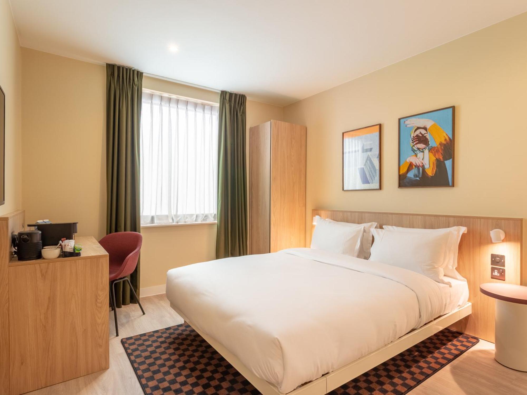 Medium Room
