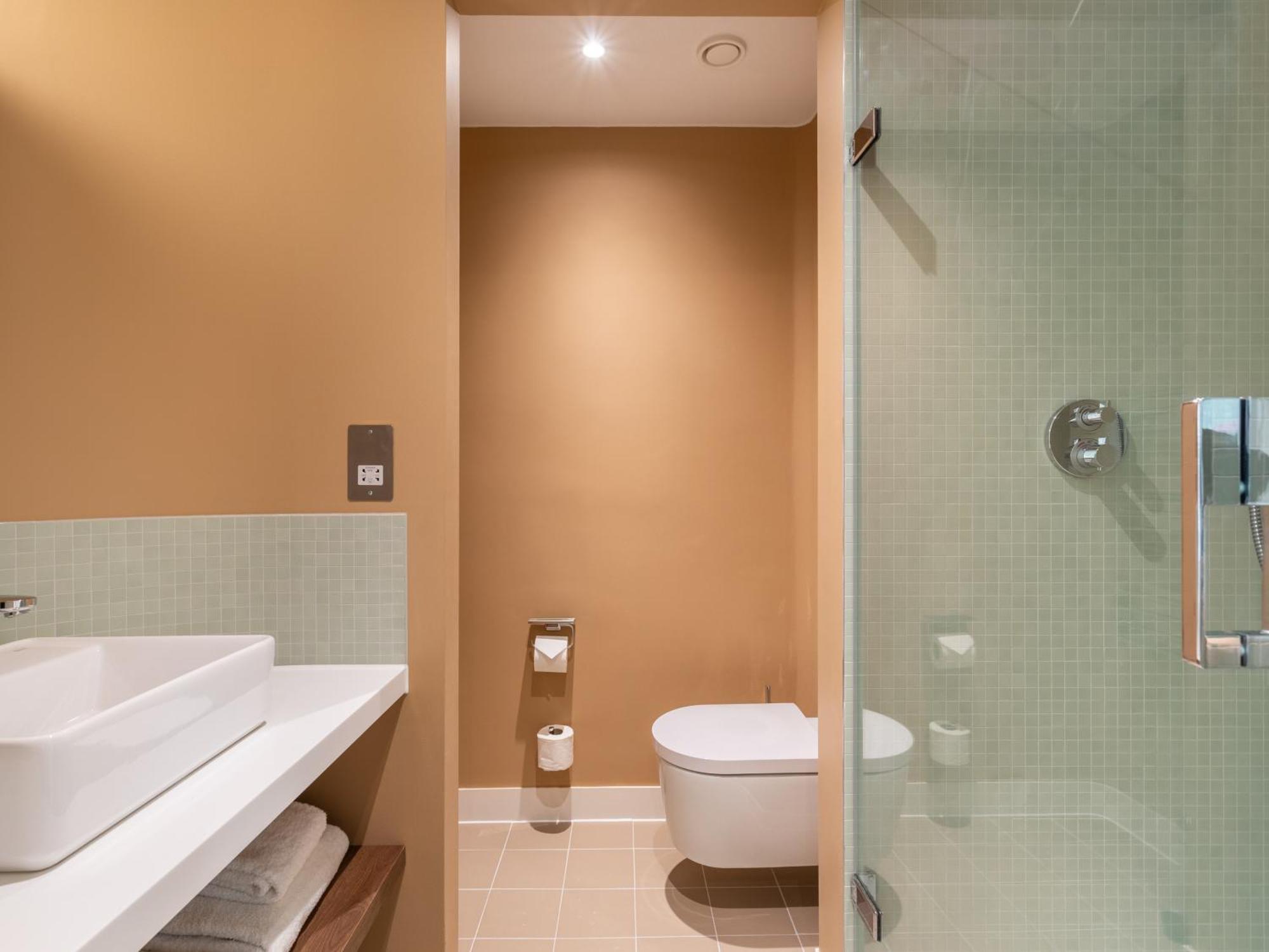 Medium Room - Interior
