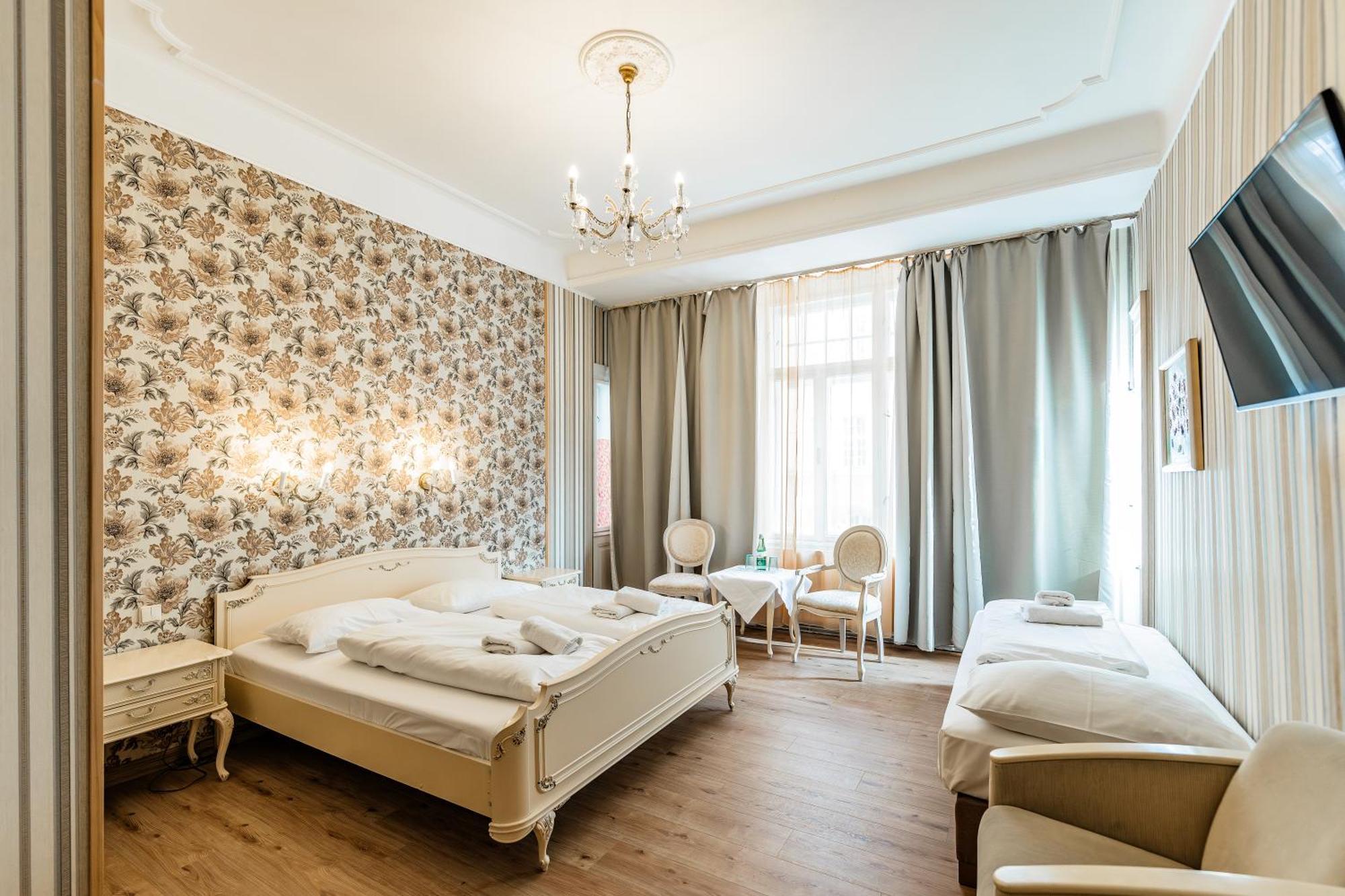 Comfort Triple Room