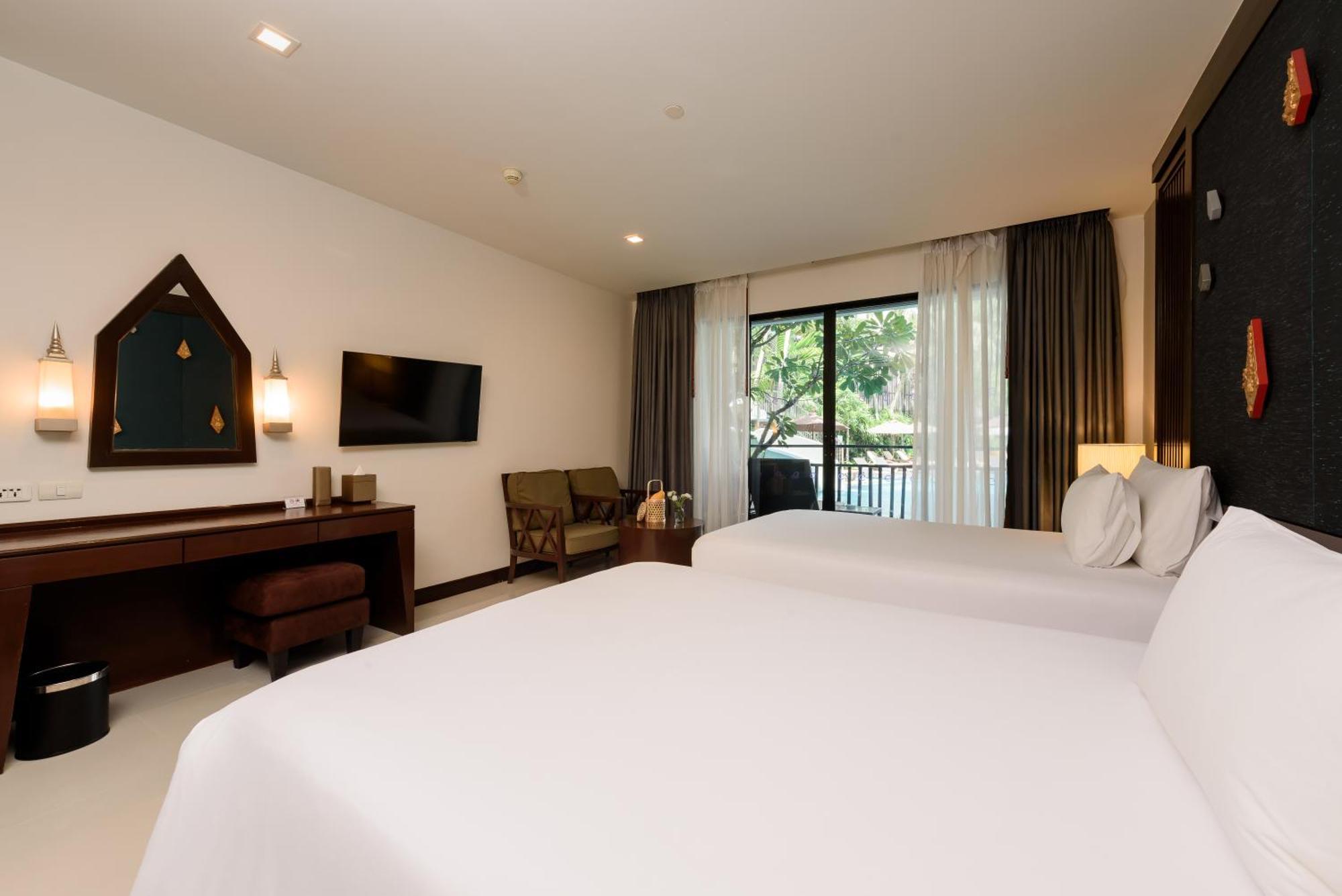 Queen Room with Pool View