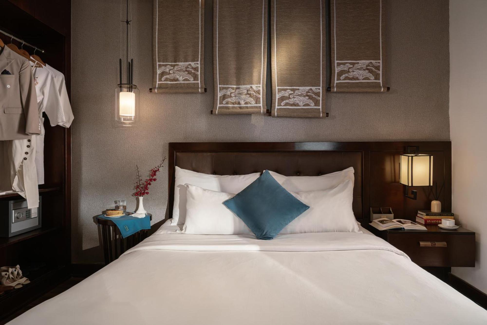 Connecting Room (Daily free Mini-bar & (1) time Afternoon Tea)