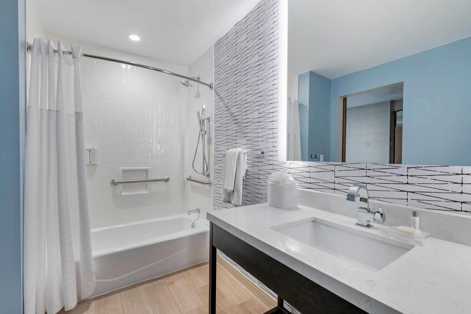 King Room with Tub - Disability Access/Non Smoking
