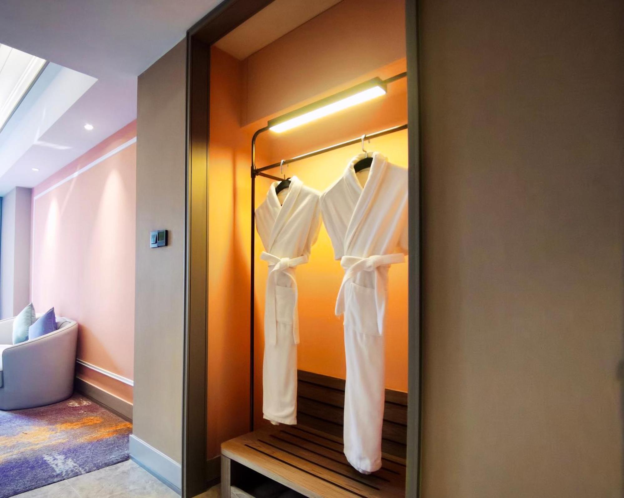 Junior King Suite