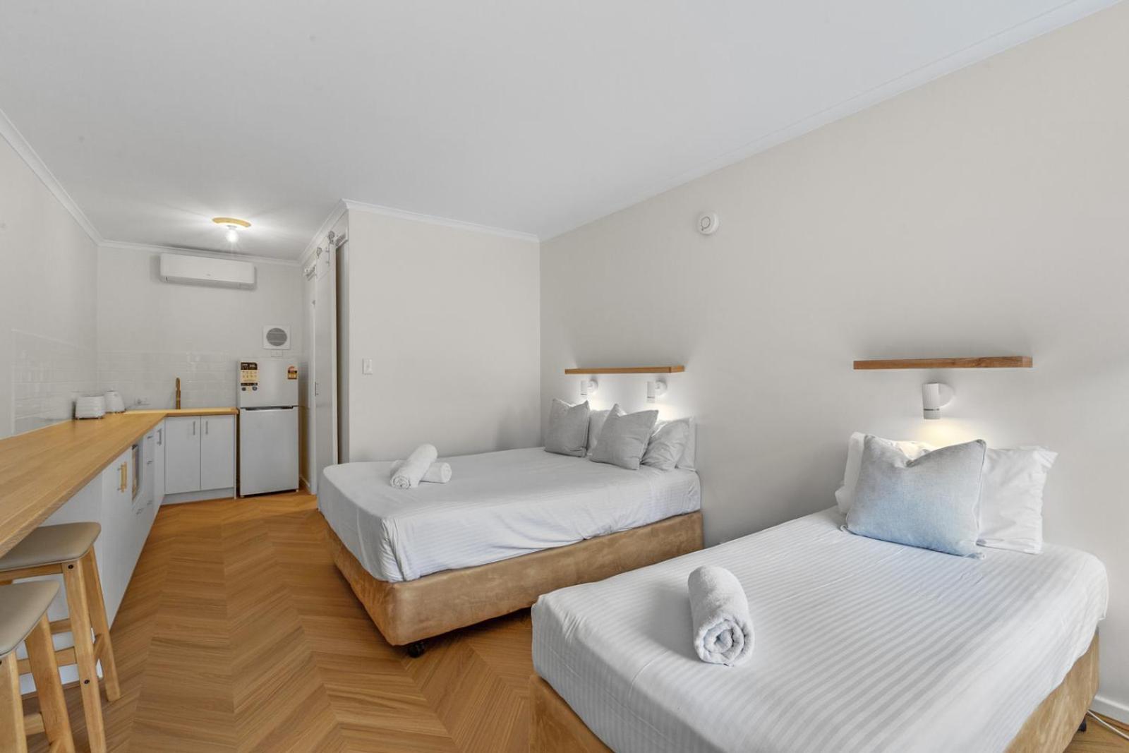 Studio,1698108362:JPEG