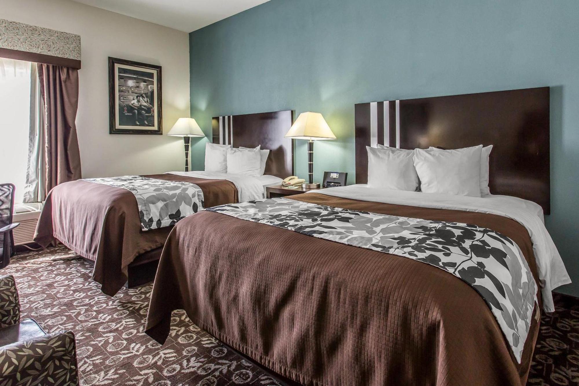 Queen Room with Two Queen Beds - Non-Smoking
