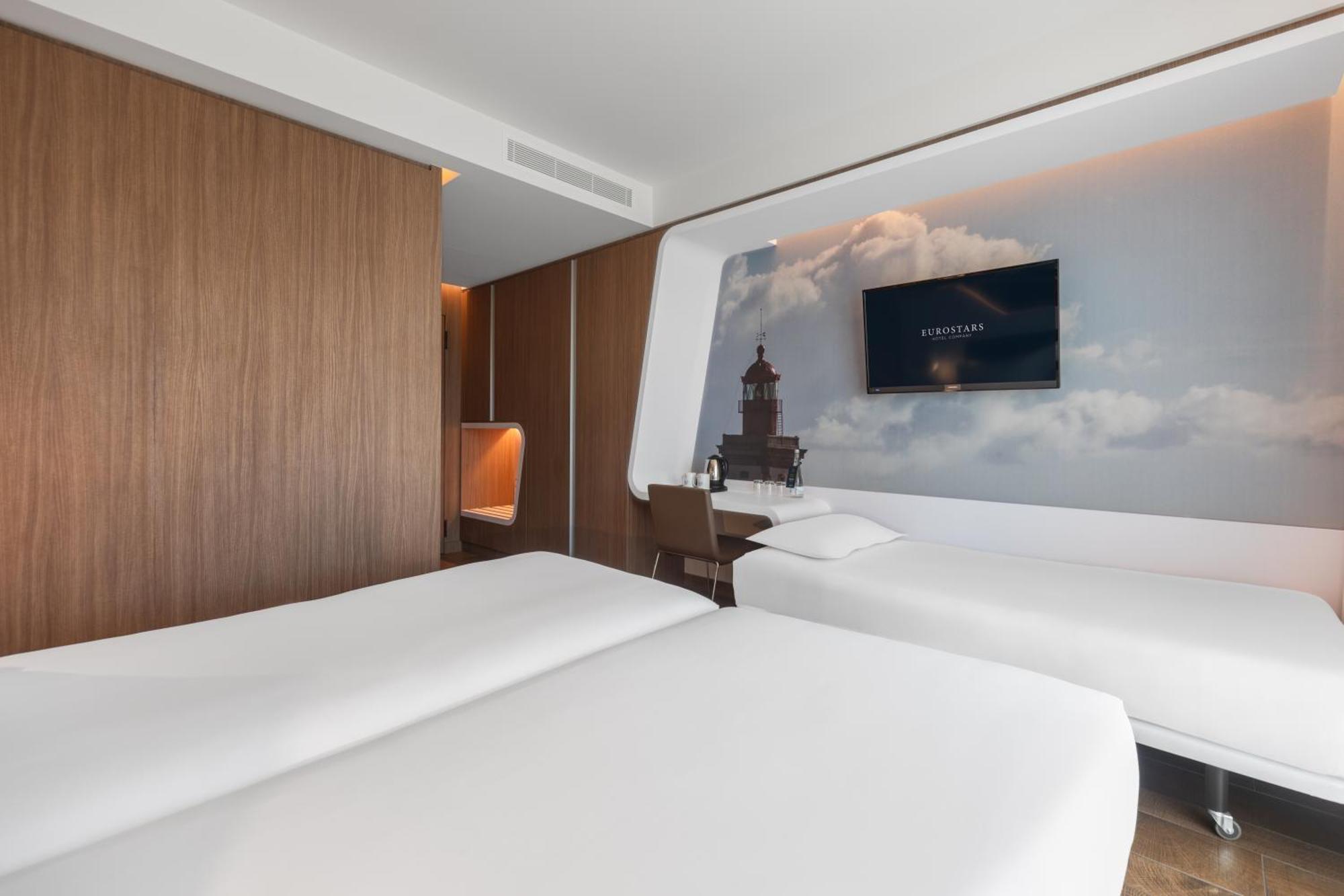 Standard Triple Room with Balcony and Sea View