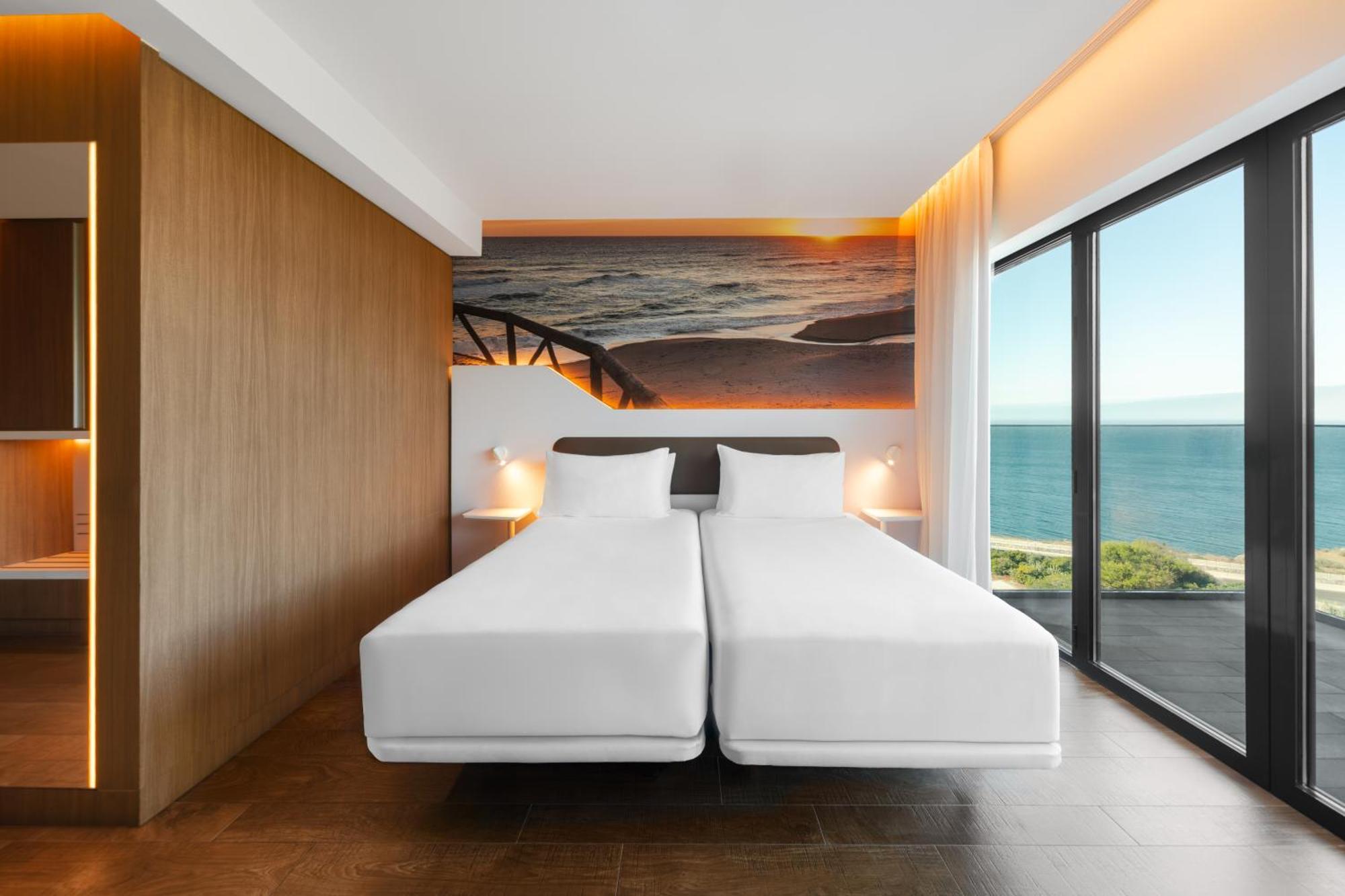 Queen or Twin Room with Balcony and Sea View