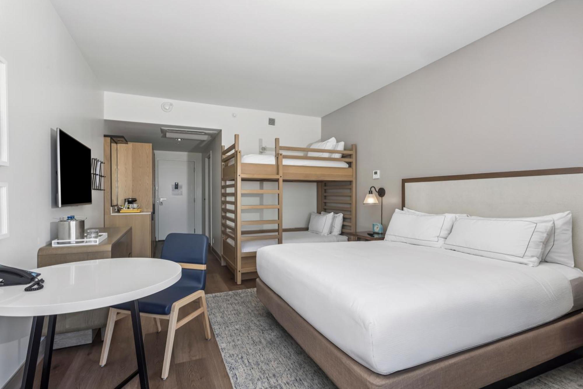 King Room with Bunk Beds and Balcony - Hearing Accessible