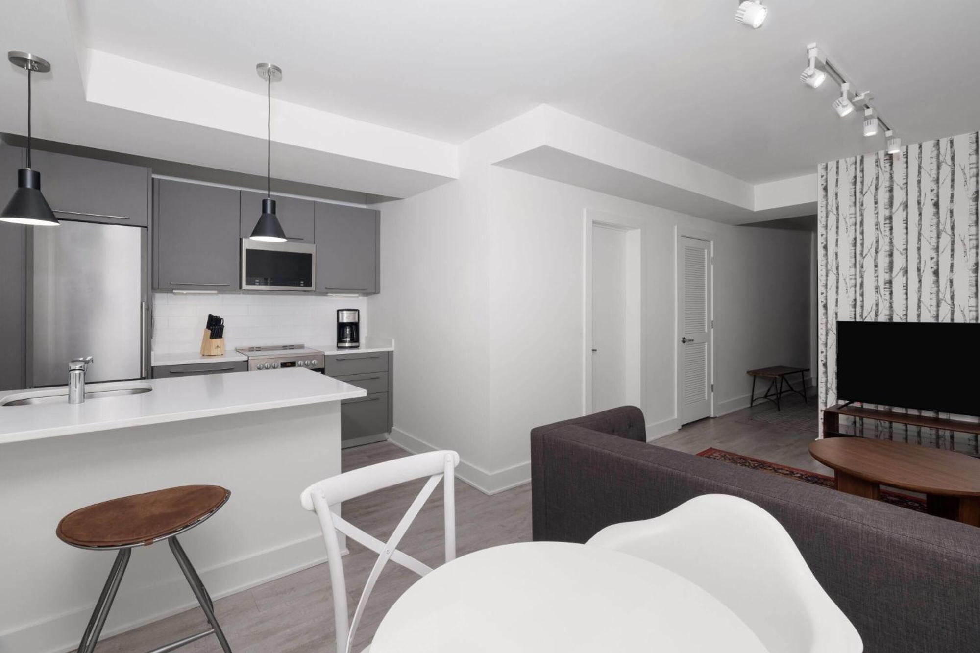 1 King Bed, 1 Queen Bed, 2-Bedroom Deluxe Apartment, Non-Smoking
