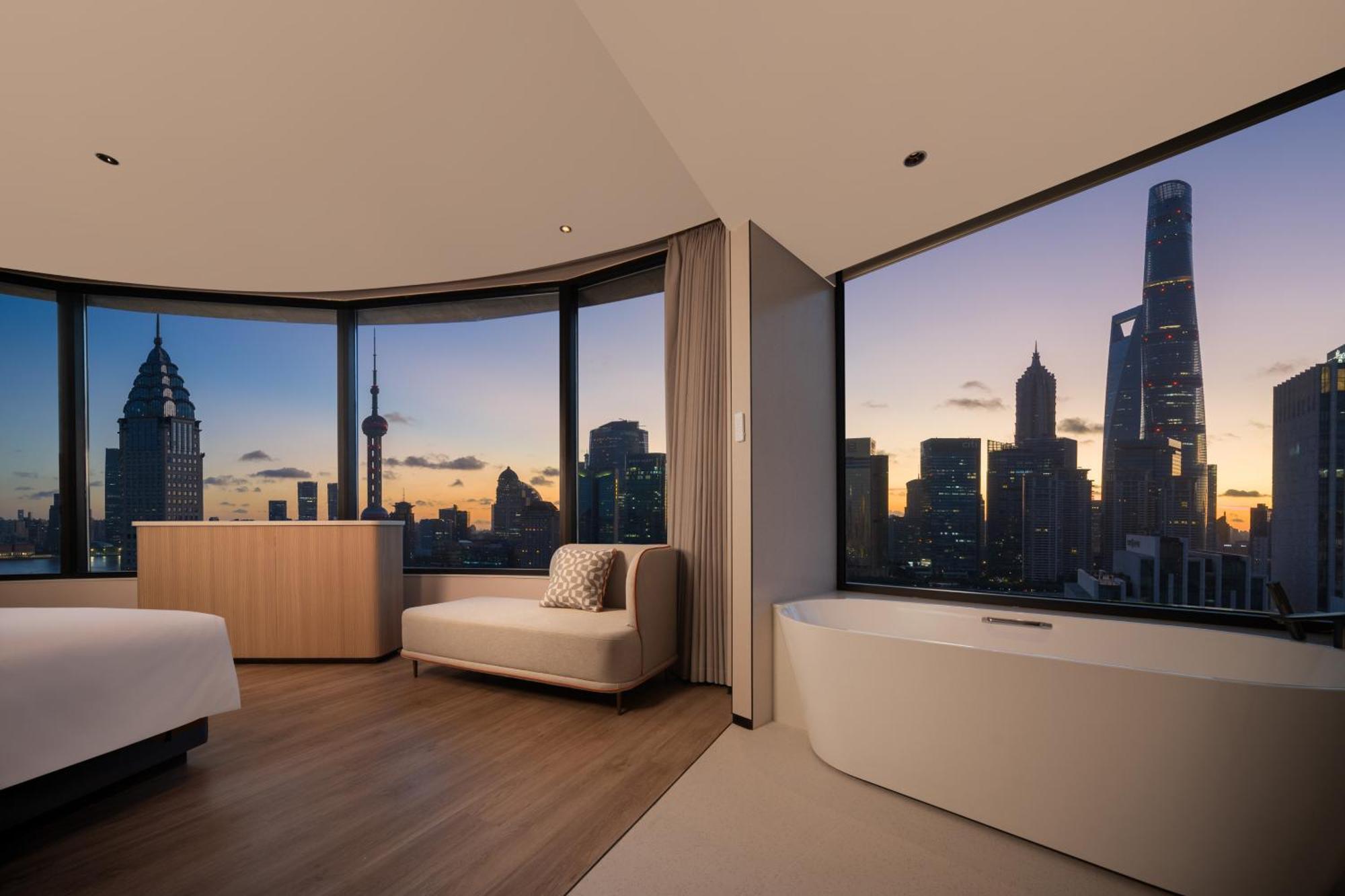 1 King Standard Extra Floor Space City View