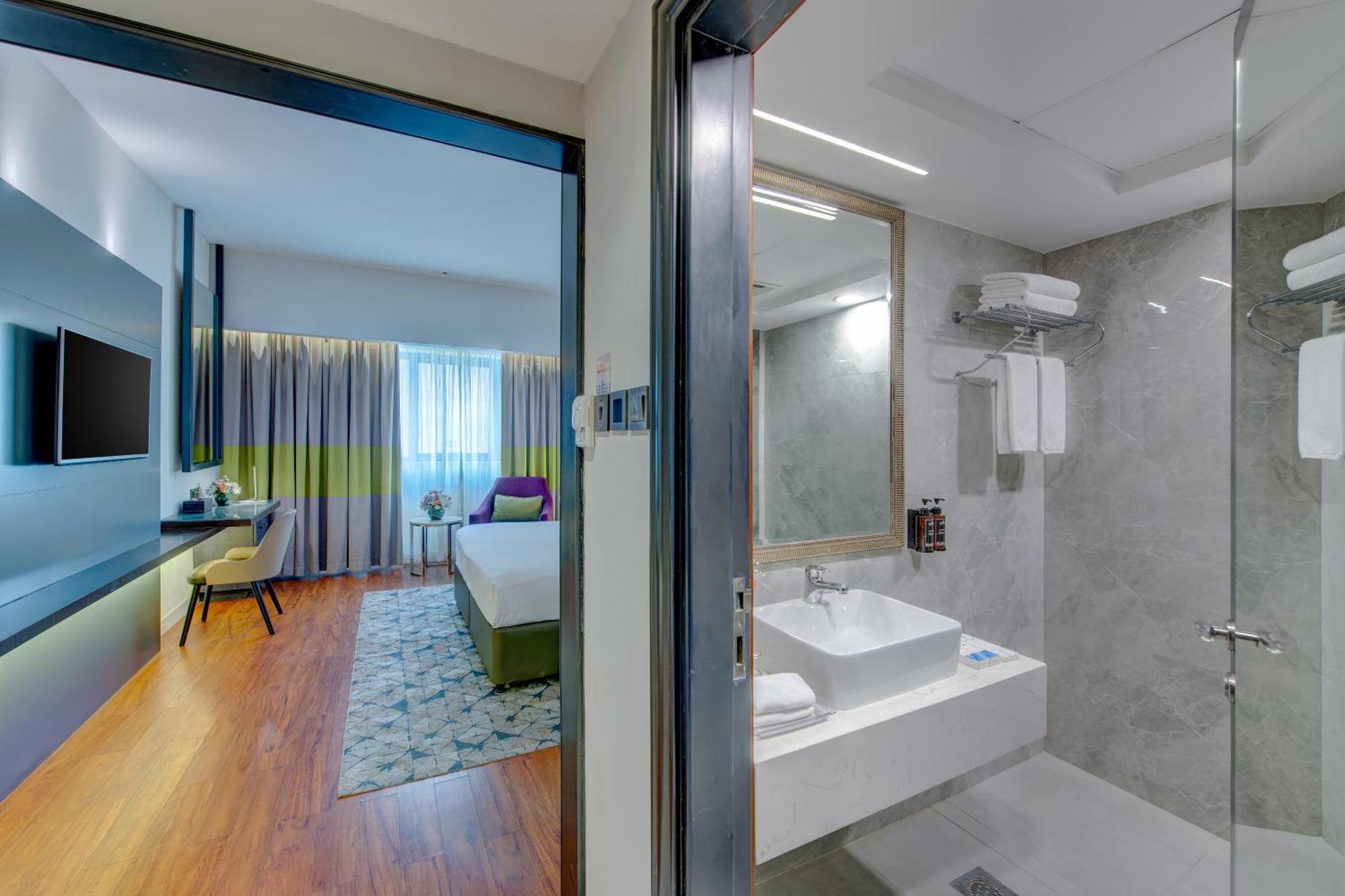 Junior King Suite - Non-Smoking
